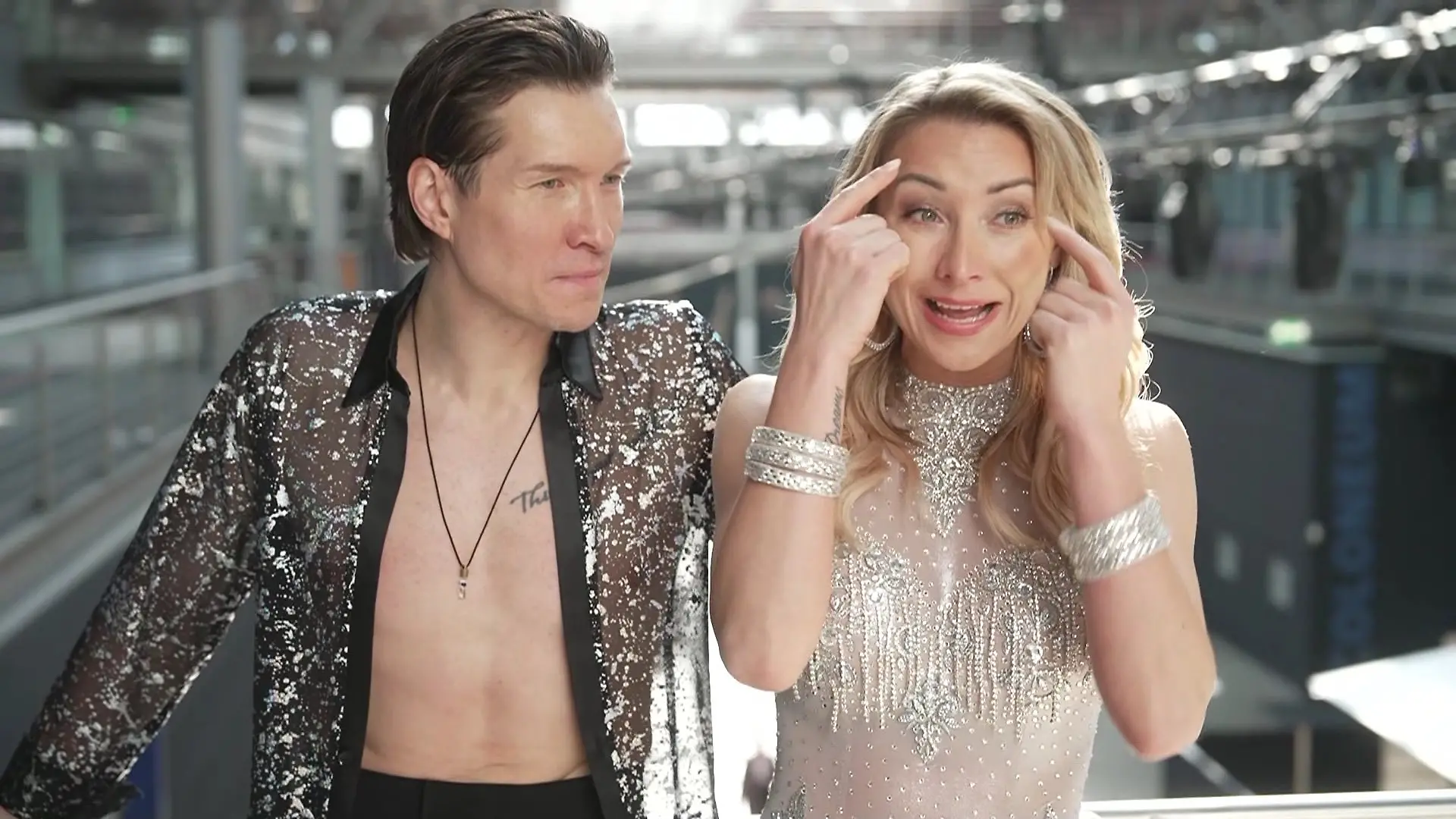 Anna-Carina Woitschack und Evgeny Vinokurov tanzen Cha Cha Cha zu „Evavuate The Dancefloor” von Cascada.