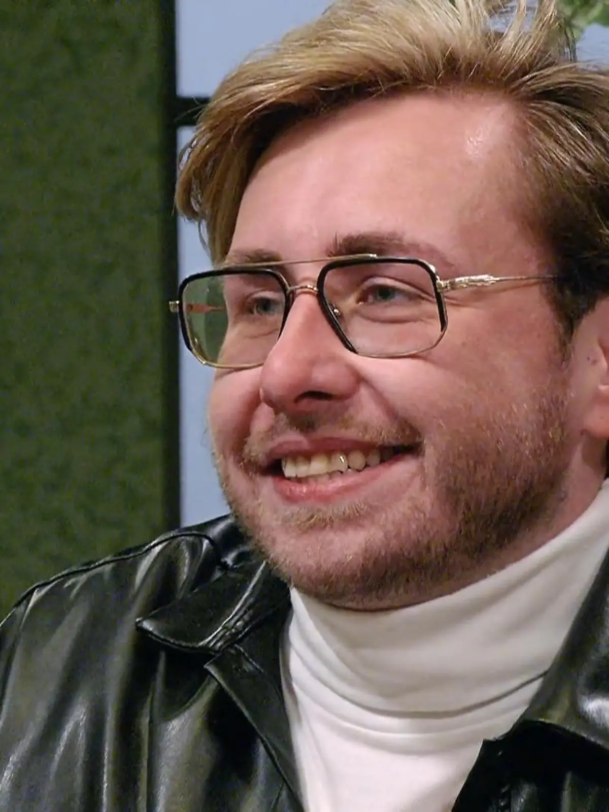 Bild zu: "Christian in Uniform – und Felix vergisst den Wunsch von Haaren"