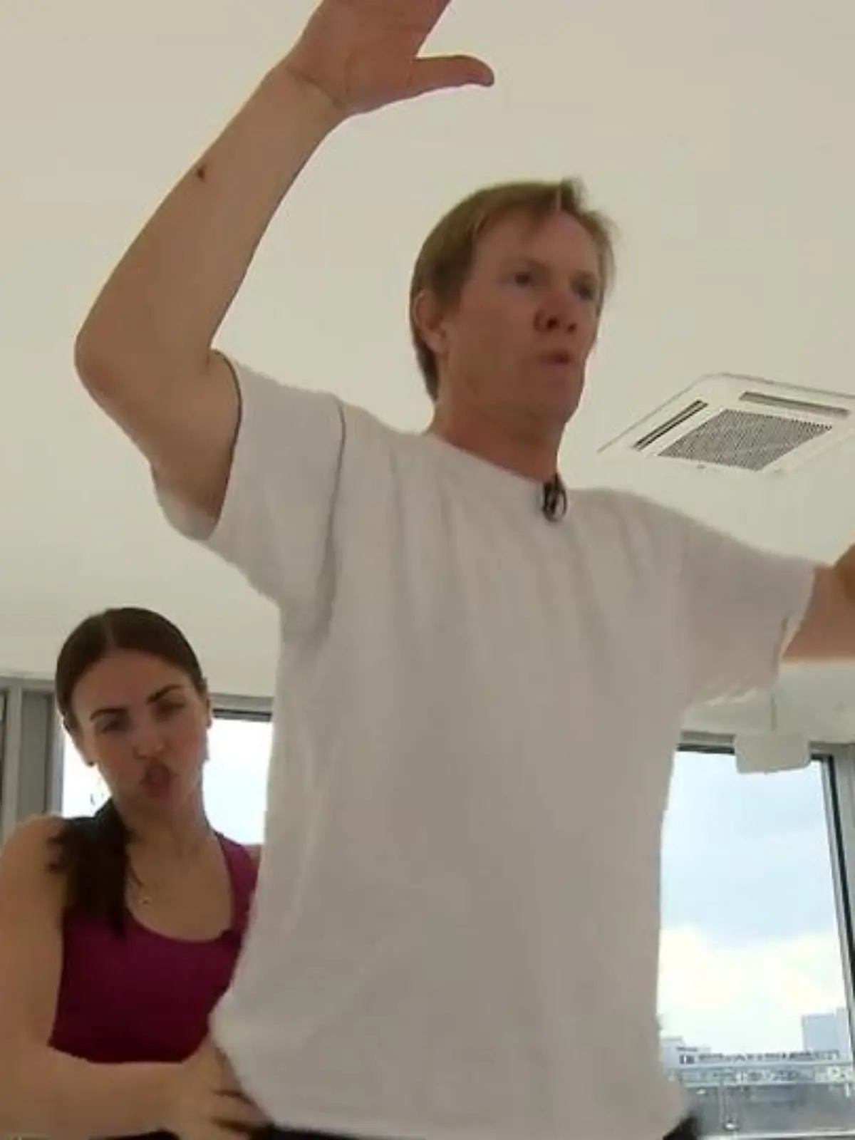 Bild zu: "„Let's Dance"-Profi packt aus: DIESES Problem hat Ekat mit Simon Gosejohanns Körper"