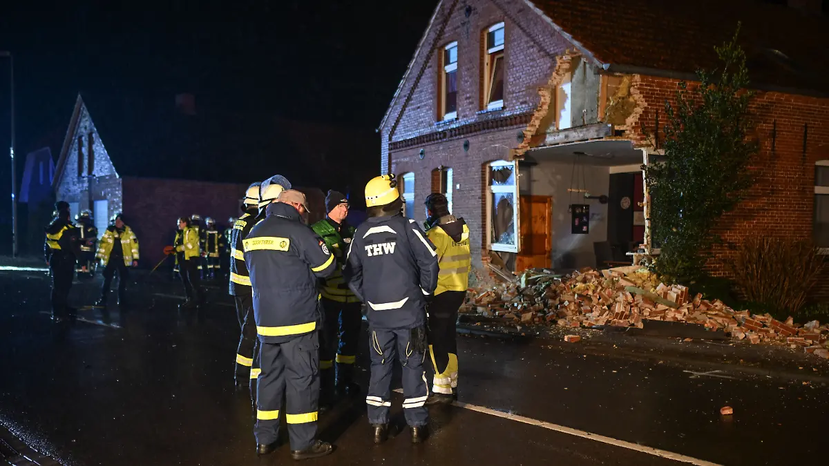 Mitten in der Nacht kracht ein Auto in das Haus der Familie Andreßen – eine ganze Seitenwand stürzt ein.