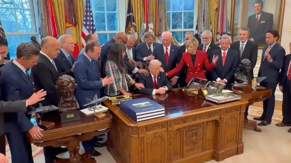 Mit 20 Pastoren! Trump macht Riesengebetskreis im Oval Office Präsident UND Prediger?