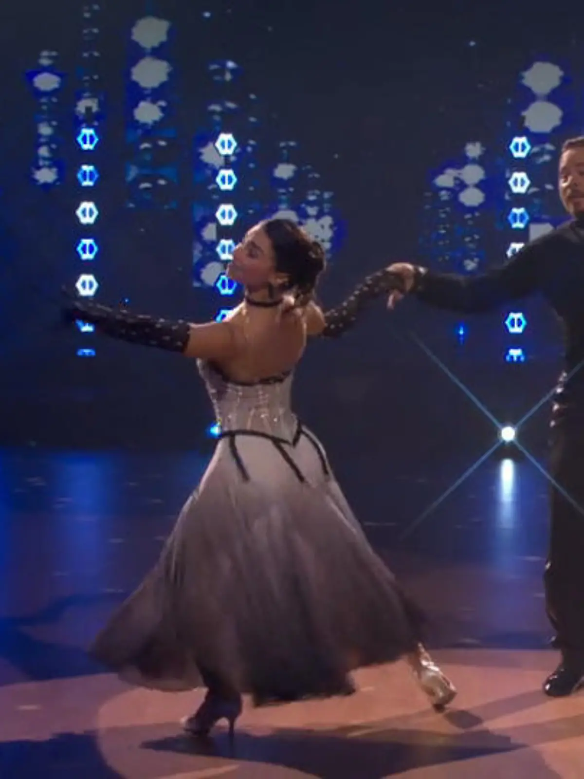 Bild zu: "Gustav und Anastasia überzeugen beim Langsamen Walzer mit viel Gefühl"