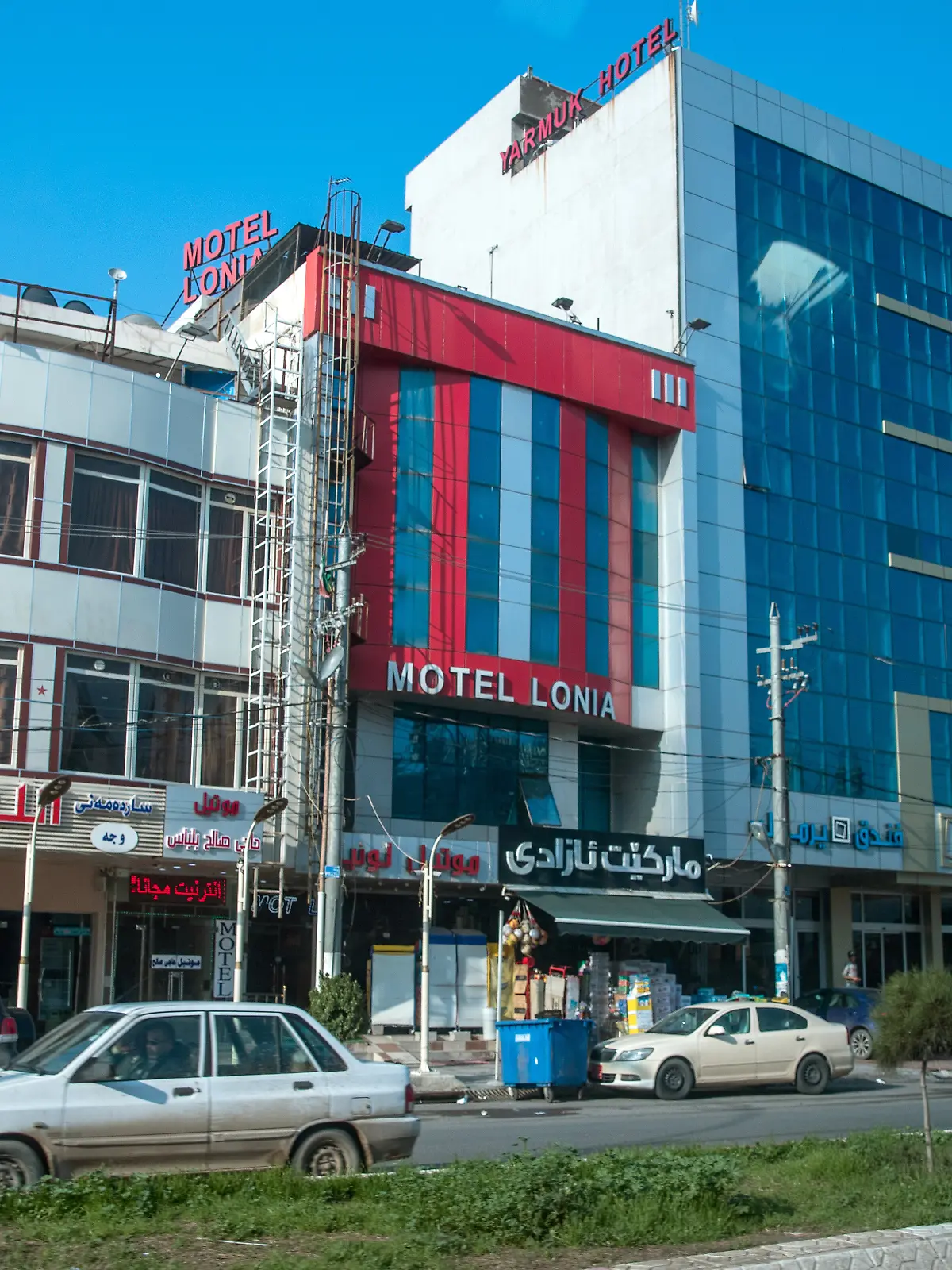 19.12.2018, Irak, Erbil: Das Hotel "Yarmuk" und das Motel "Lonia" an einer Straße in Erbil, der Hauptstadt Region Kurdistan. Foto: Jens Büttner/dpa-Zentralbild/ZB