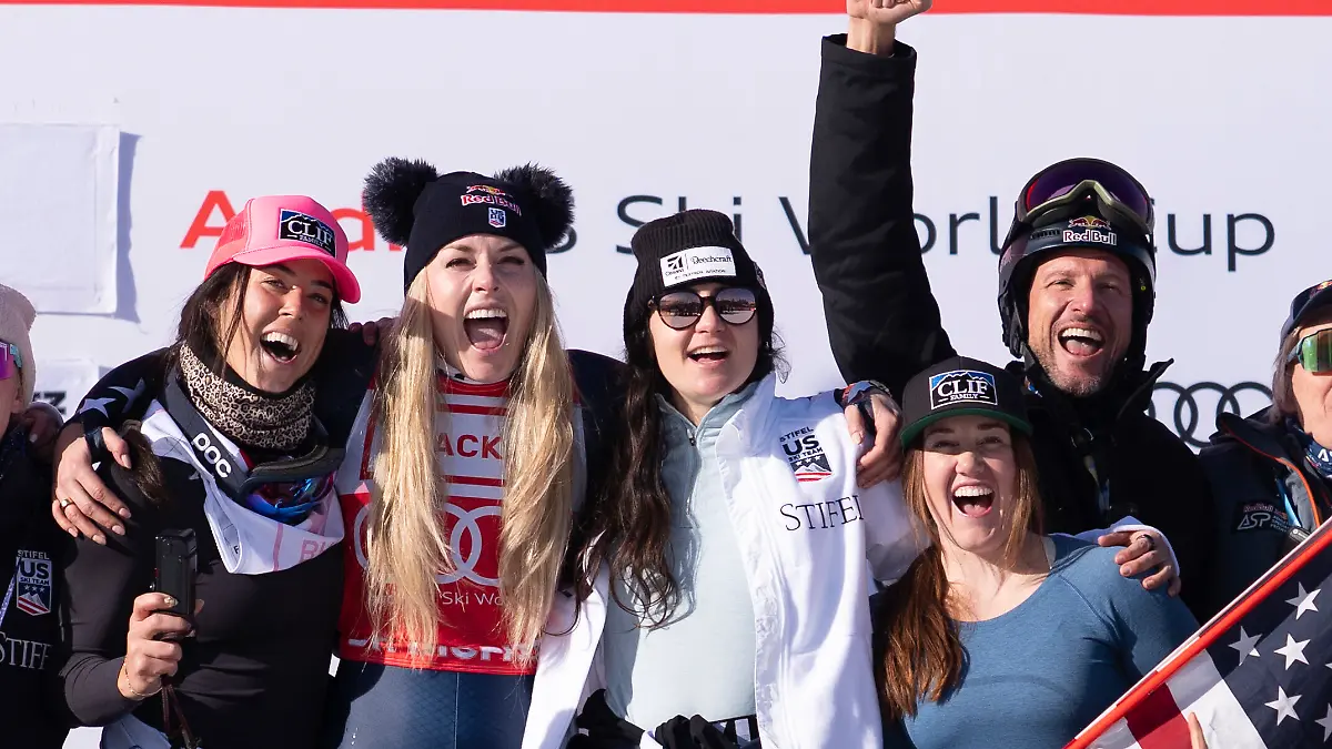 First placed Lindsey Vonn of the United States, second from left, celebrates her win with team USA and her coach and former Norwegian skiier Aksel Lund Svindal, right, after the women's Downhill race at the Alpine Skiing FIS Ski World Cup, in St. Moritz, Switzerland, Friday, December 12, 2025.(KEYSTONE/Claudio Thoma)