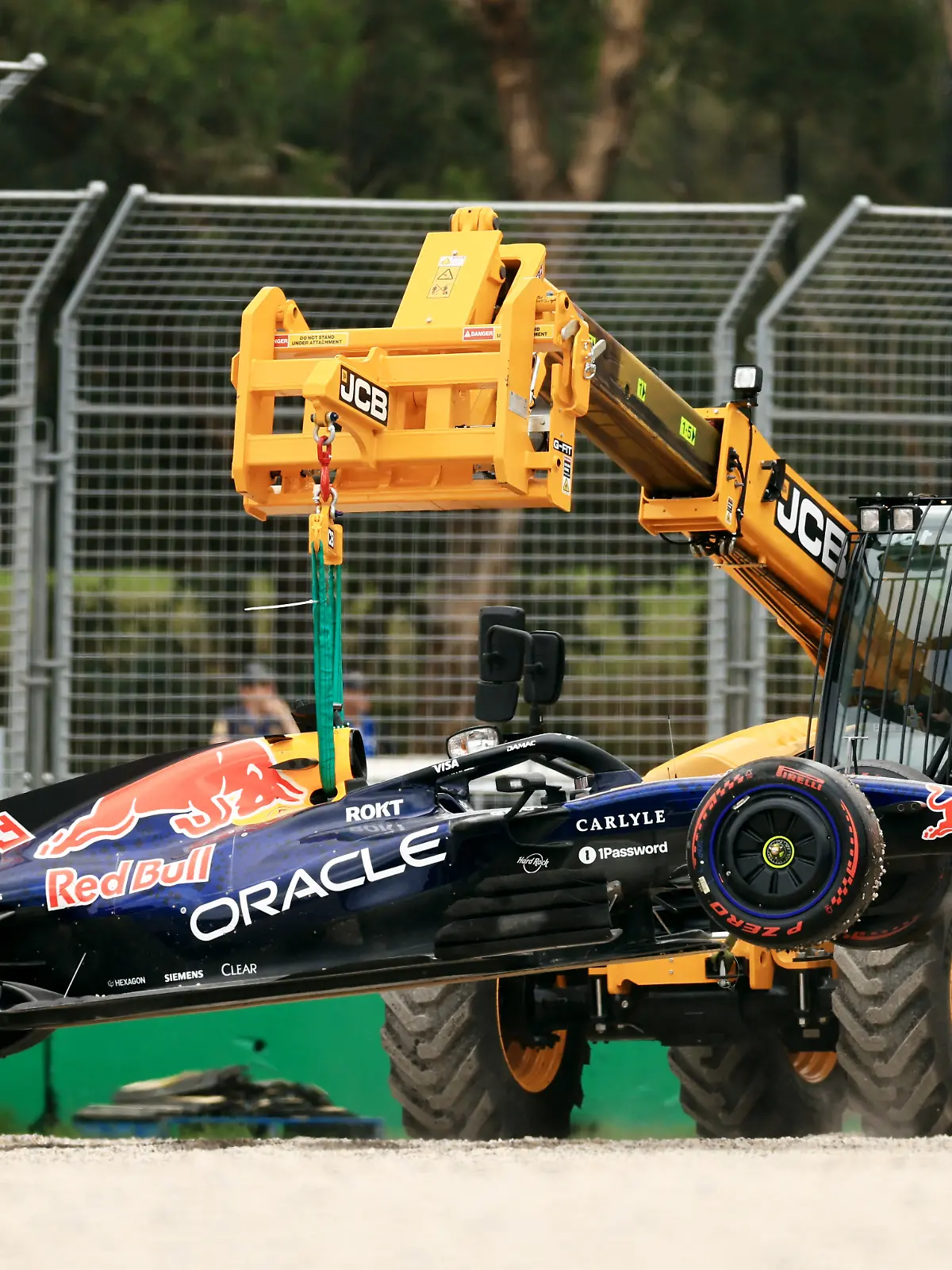 Formula One F1 - Australian Grand Prix - Albert Park Grand Prix Circuit, Melbourne, Australia - March 7, 2026 Marshals remove Red Bull's Max Verstappen car from the race track with a crane after crashing out during qualifying REUTERS/Mark Peterson