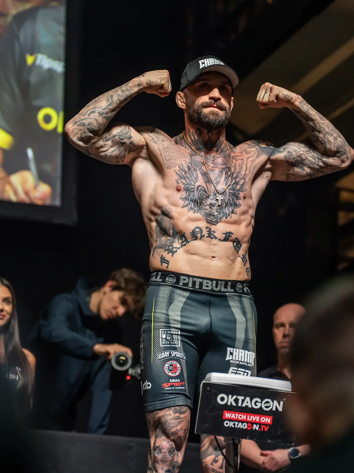 Bild zu: "Sieg-Befehl von „Let’s Dance”-Ikone Llambi an MMA-Star Christian Eckerlin!"