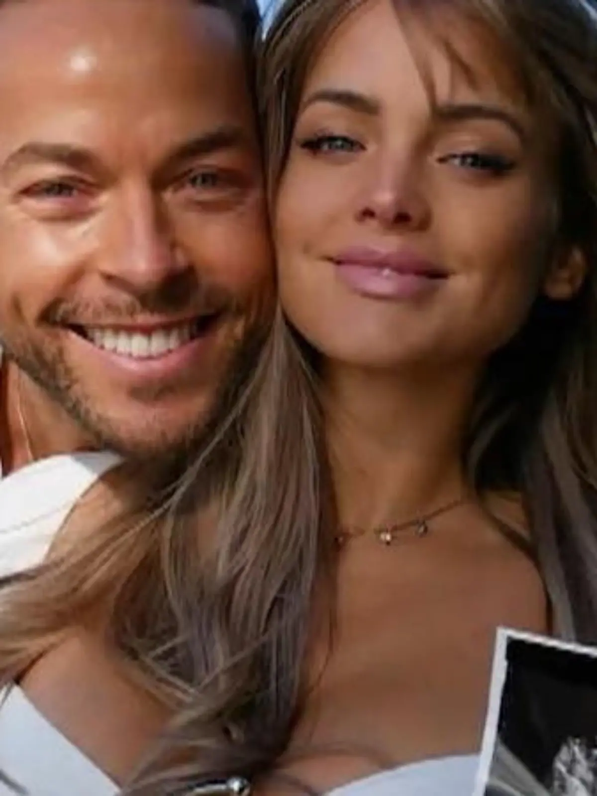 Bild zu: "Erst Verlobung, jetzt Vaterfreuden! DIESER Ex-Bachelor wird bald Papa"