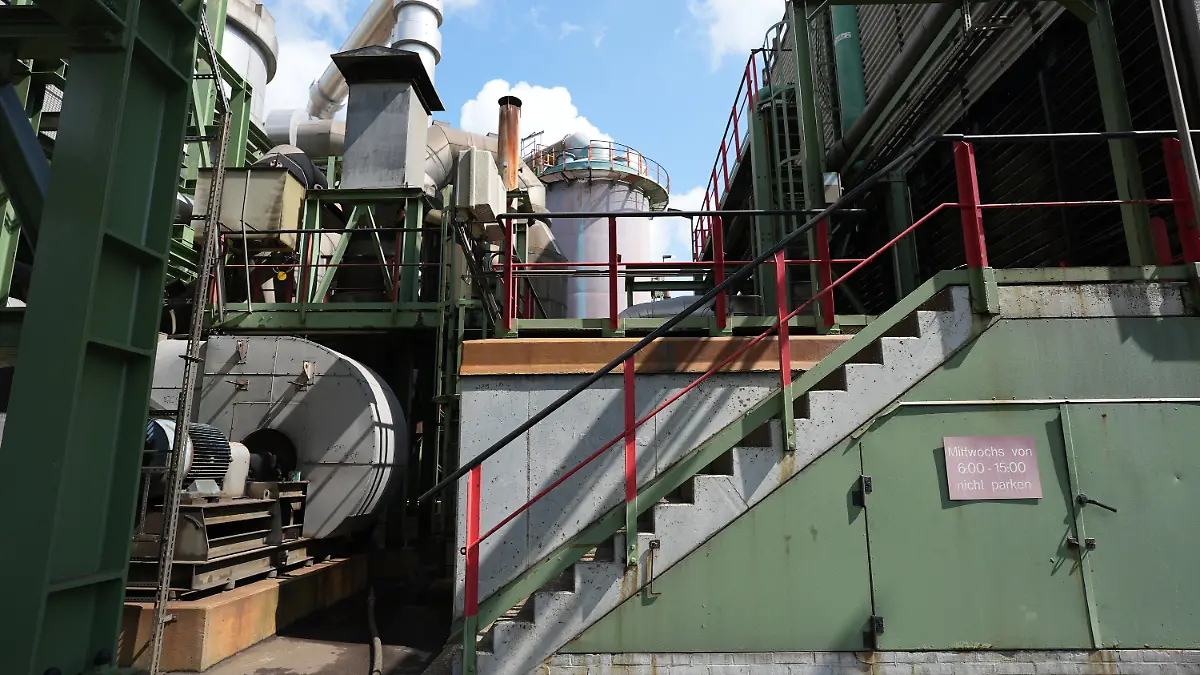 PRODUKTION - 16.07.2025, Hamburg: Blick auf eine Anlage bei der Aurubis AG. (zu dpa: «Staplerfahrer bei Aurubis stirbt bei Brand») Foto: Marcus Brandt/dpa +++ dpa-Bildfunk +++