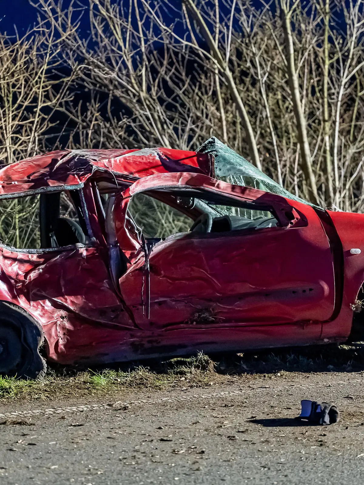Eine 17-Jährige ist bei einem Autounfall auf einer Landstraße nahe Halver (Märkischer Kreis) ums Leben gekommen. 