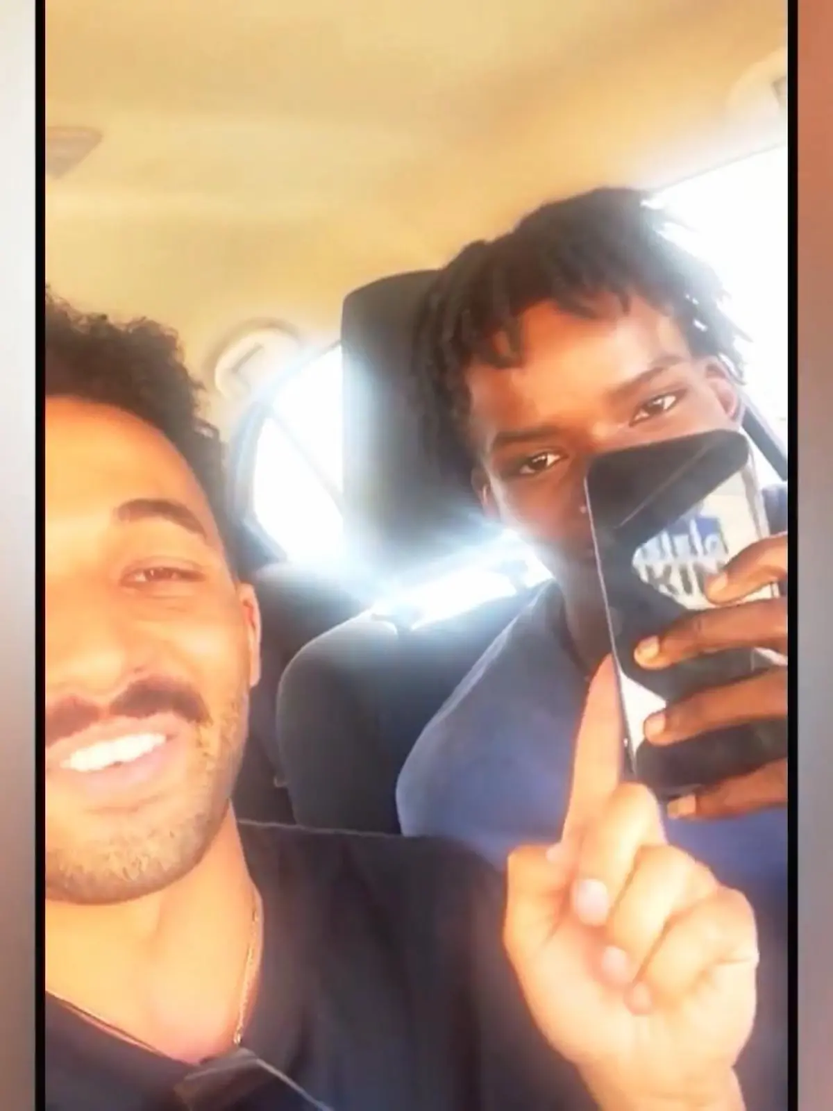 Bild zu: "Influencer reist 4000 Kilometer um sein gestohlenes Handy in Afrika zu suchen"