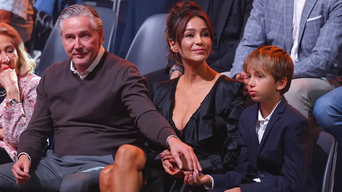 Verona Pooth mit Ehemann Franjo und Sohn Rocco druecken die Daumen fuer Diego im Publikum beim Finale der RTL Show Lets Dance 2025 in Koeln, 23.05.2025