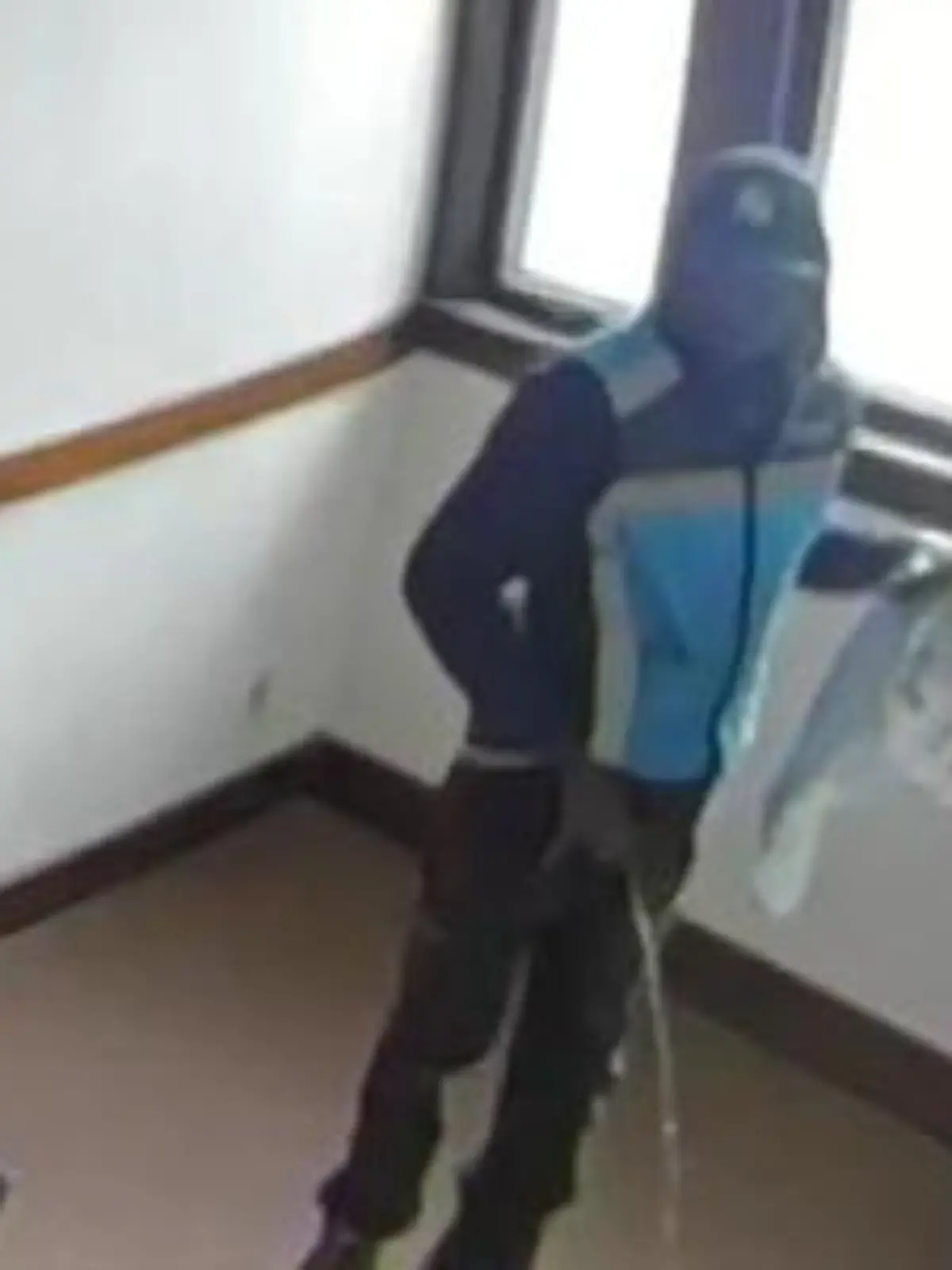 Bild zu: "Ins Treppenhaus gepinkelt! Kamera filmt alles und entlarvt Ekel-Lieferanten"