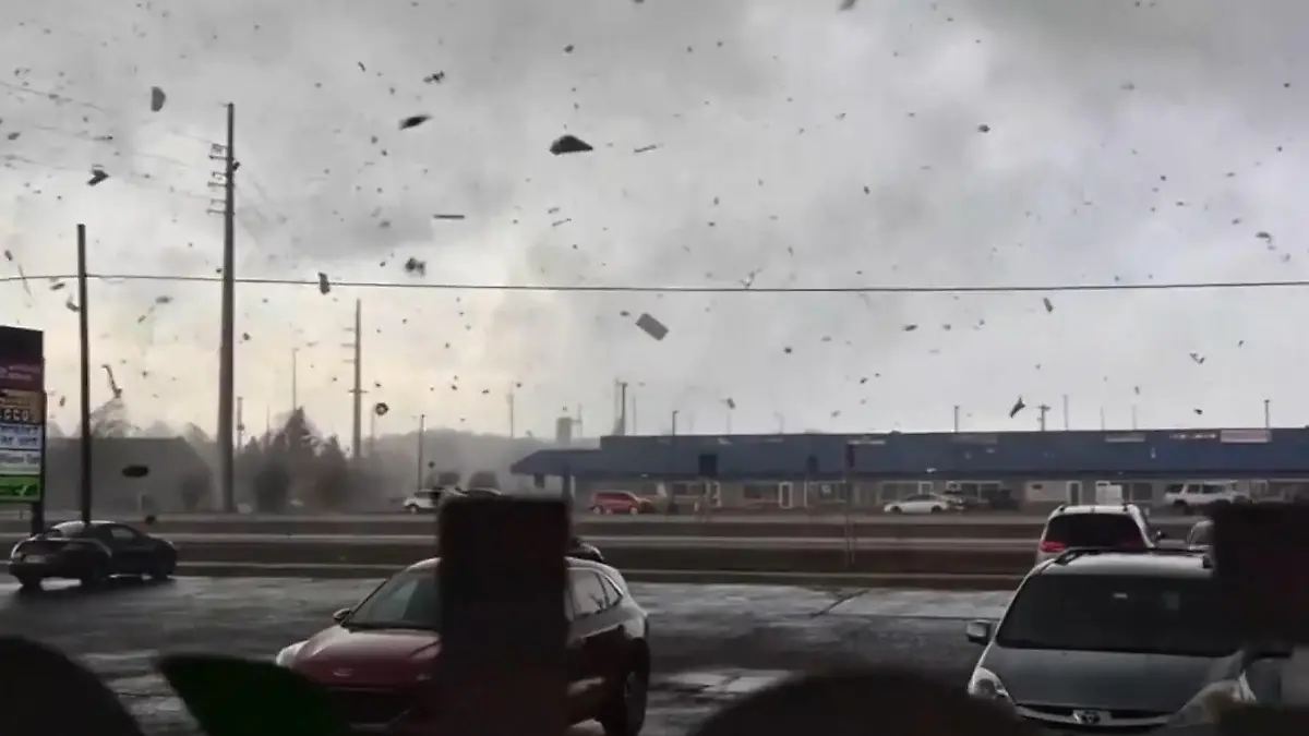 Tornado wütet in den USA – Dächer fliegen von Häusern! Drei Menschen sterben