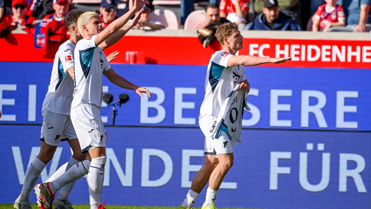 07.03.2026, xemx, Fussball 1.Bundesliga, 1.FC Heidenheim - TSG Hoffenheim v.l. Alexander Prass TSG Hoffenheim Jubel, Torjubel, celebrate the goal, jubelt ueber das Tor zum 0:1 DFL/DFB REGULATIONS PROHIBIT ANY USE OF PHOTOGRAPHS as IMAGE SEQUENCES and/or QUASI-VIDEO Heidenheim *** 07 03 2026, xemx, Fußball 1 Bundesliga, 1 FC Heidenheim TSG Hoffenheim v l Alexander Prass TSG Hoffenheim Jubel, Torjubel, celebrate the goal, jubelt über das Tor zum 0 1 DFL DFB REGULATIONS PROHIBIT ANY USE OF PHOTOGRAPHS as IMAGE SEQUENCES and or QUASI VIDEO Heidenheim