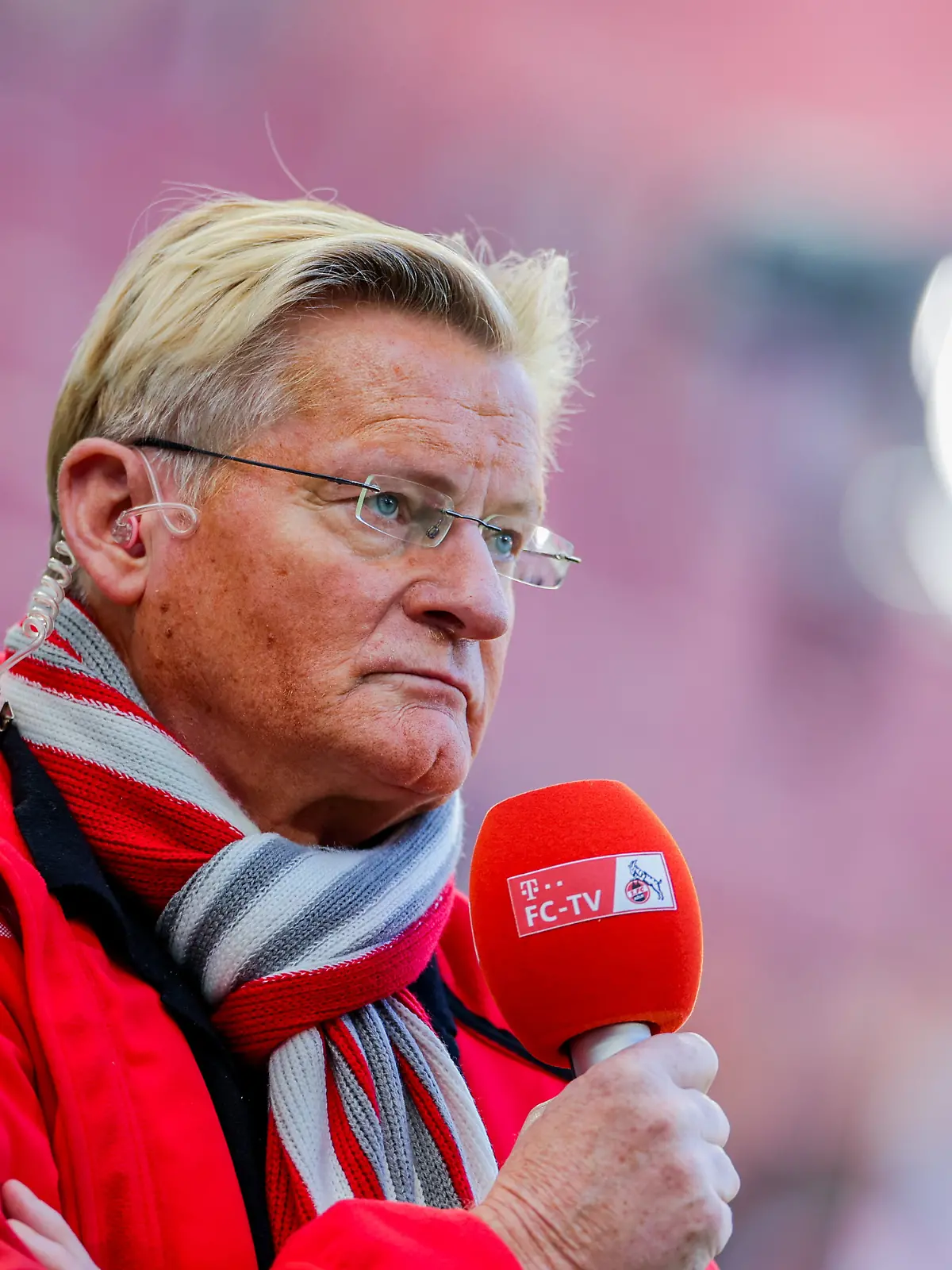 ARCHIV - 24.10.2021, Nordrhein-Westfalen, Köln: Fußball: Bundesliga, 1. FC Köln - Bayer Leverkusen, 9. Spieltag, RheinEnergieStadion. Kölns Stadionsprecher Michael Trippel. (zu dpa: ««Pfui. Widerlich»: Stimmungsmache vom Kölner Stadionsprecher») Foto: Rolf Vennenbernd/dpa +++ dpa-Bildfunk +++