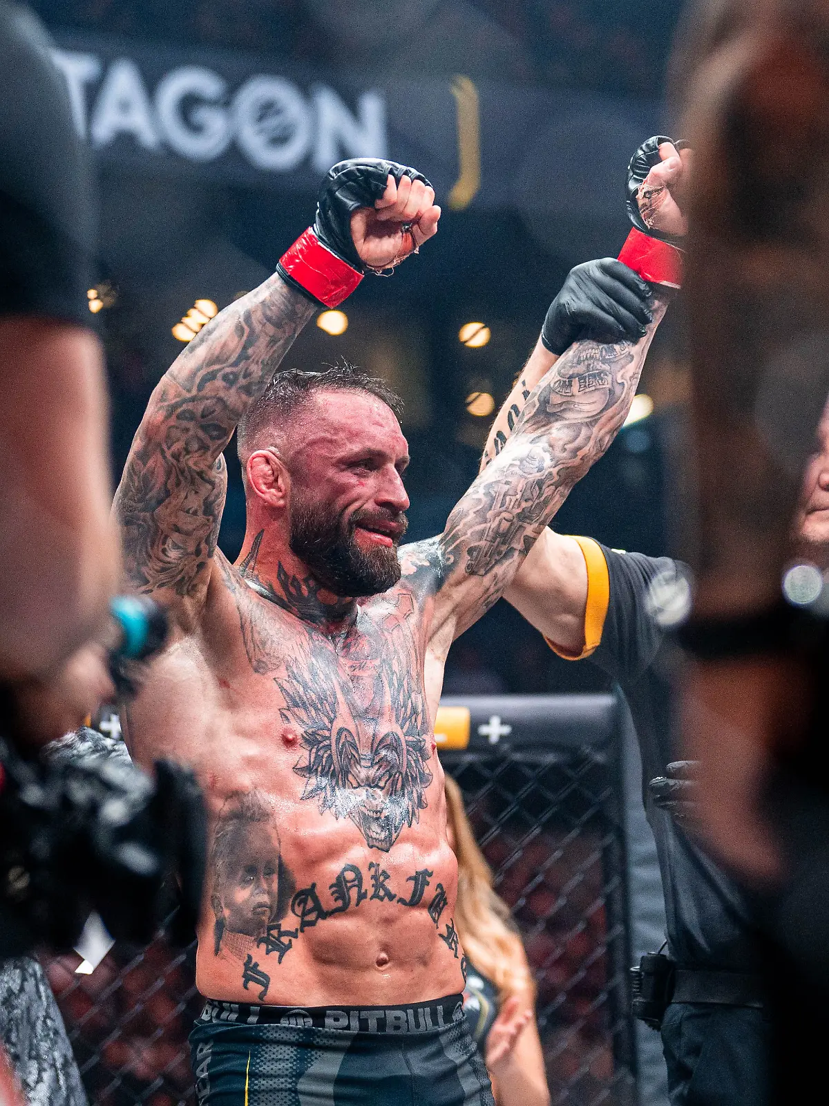 Bild zu: "MMA-Star Christian Eckerlin feiert Mega-Sieg in Hamburg!"