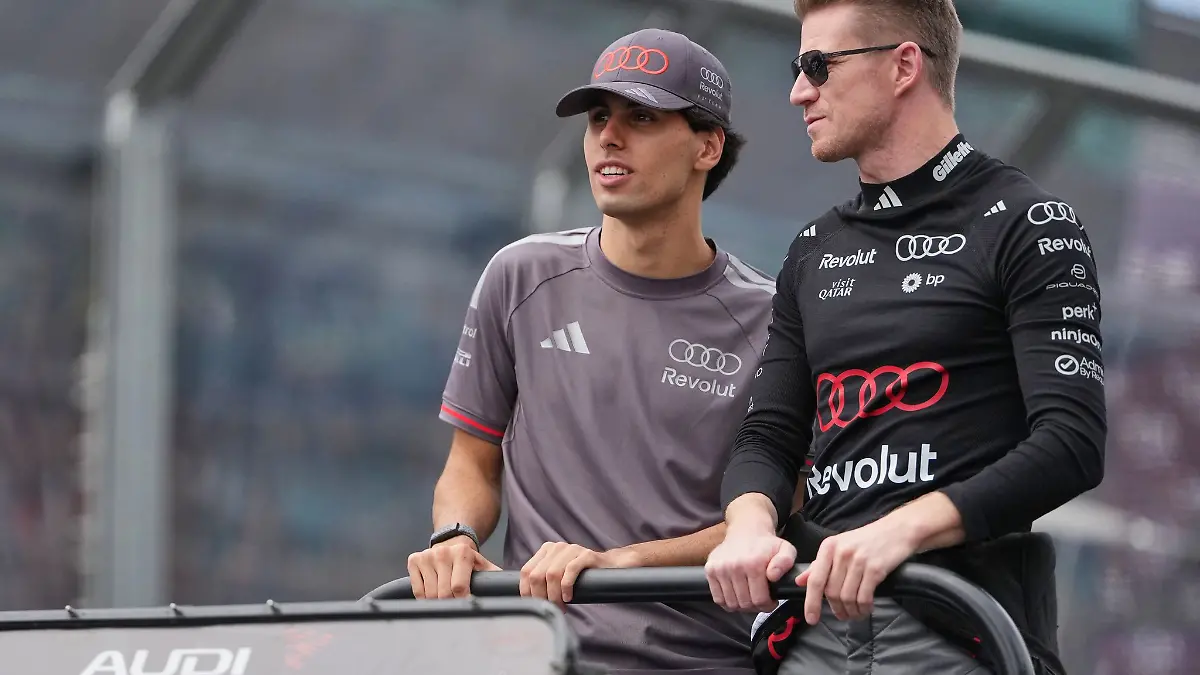 Nico Hülkenberg (rechts) und Audi-Teamkollege Gabriel Bortoleto vor dem Start.