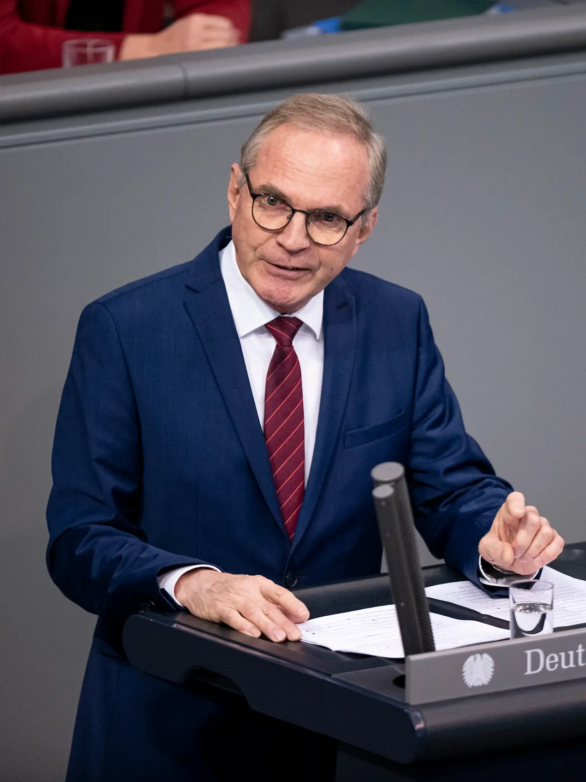 Hartmut Ebbing (FDP), Mitglied des Deutschen Bundestags, spricht zum Tagesordnungspunkt „Entschädigung der Erbengemeinschaft Hohenzollern”. Die Themen der 140. Sitzung sind unter anderem Abstimmung über neue Organspende-Regeln und Entschädigungen der Erbgemeinscahft Hohenzollern.