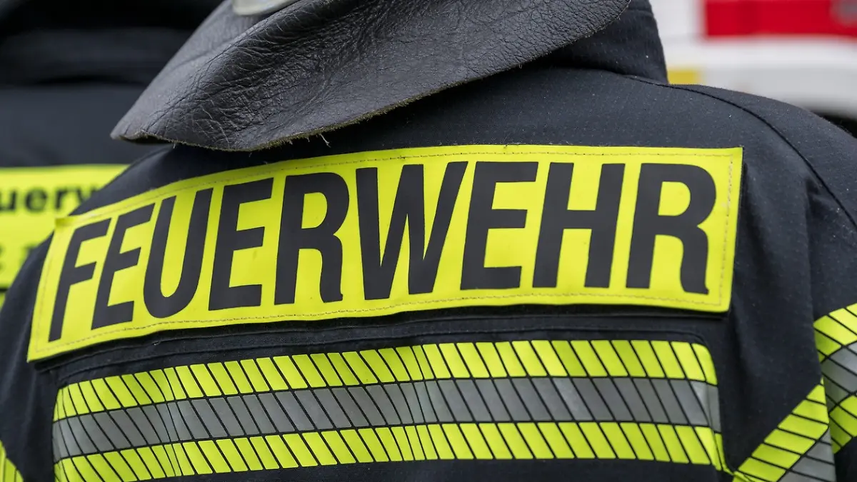 Dramatische Rettung – Joggerinnen finden Mann kopfüber am Zaun