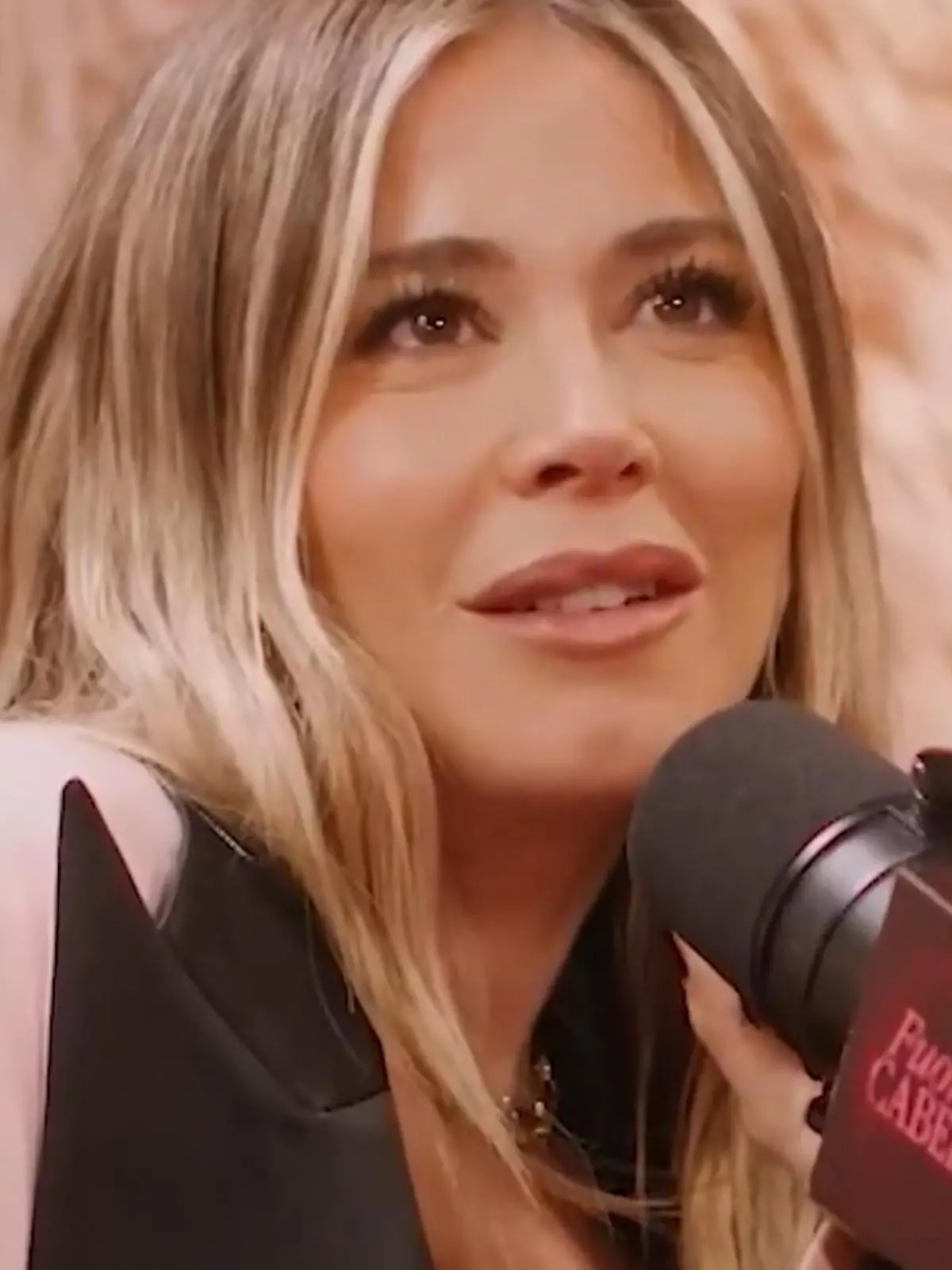 Bild zu: "Sex-Ansage im Podcast! Star-Moderatorin nennt sich eine „10” im Bett"