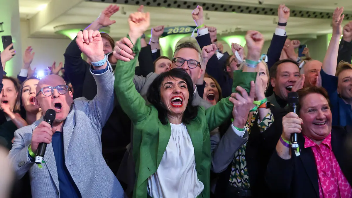 Die Grünen jubeln nach dem Wahlerfolg.