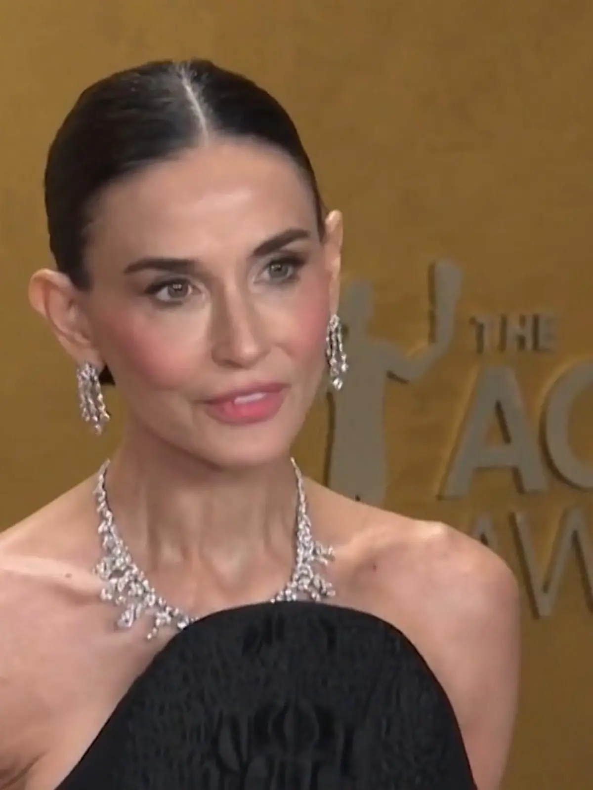 Bild zu: "„Das ist nicht gesund" – Fans in großer Sorge um Demi Moore"