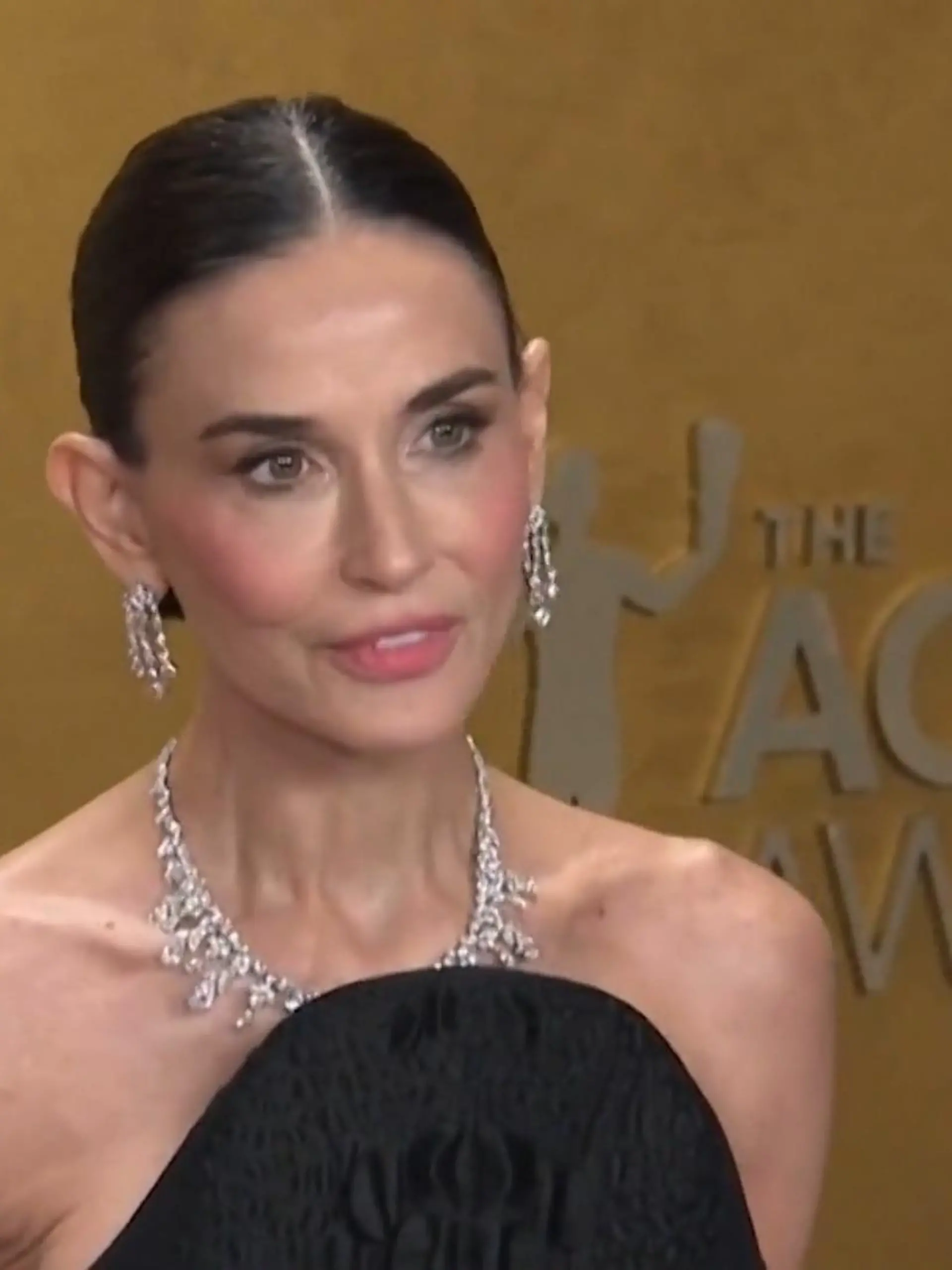 Bild zu: "„Das ist nicht gesund" – Fans in großer Sorge um Demi Moore"