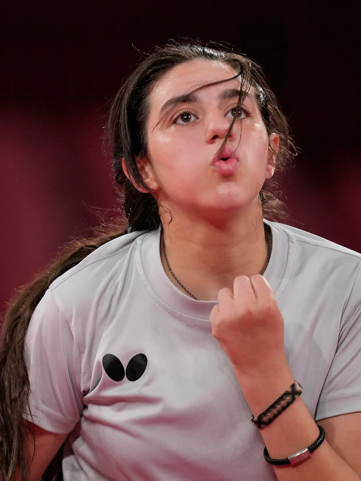 24.07.2021, Japan, Tokio: Tischtennis: Olympia, Vorkampf, Einzel, Frauen, Vorrunde, Liu (Österreich) - Zaza (Syrien) im Tokyo Metropolitan Gymnasium.  Hend Zaza reagiert. Foto: Kin Cheung/AP/dpa +++ dpa-Bildfunk +++