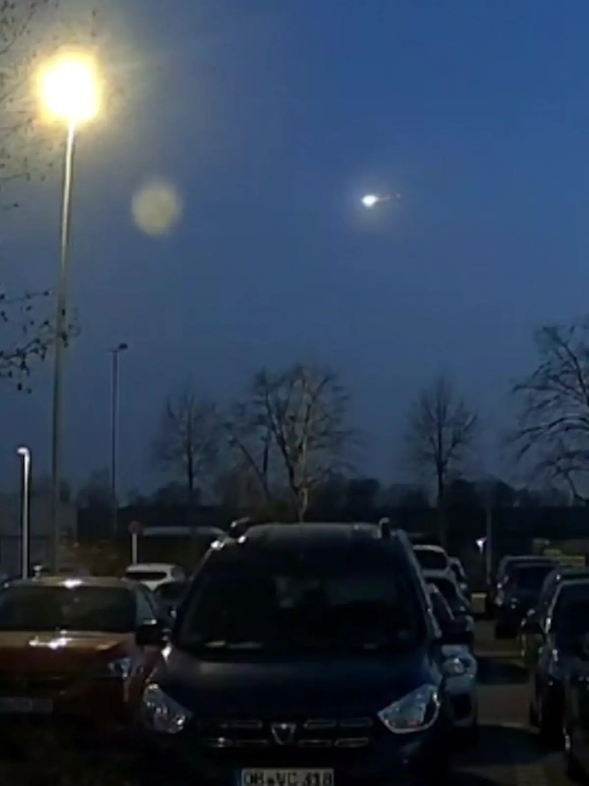 Bild zu: "Feuerball am Himmel! Meteorit schlägt in Haus in Rheinland-Pfalz ein"