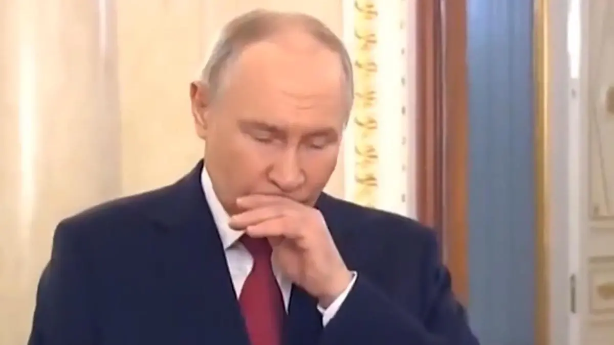 Putin-Video landet im Netz - dieser Clip sollte keiner sehen! Kreml-Chef muss Aufnahme abbrechen