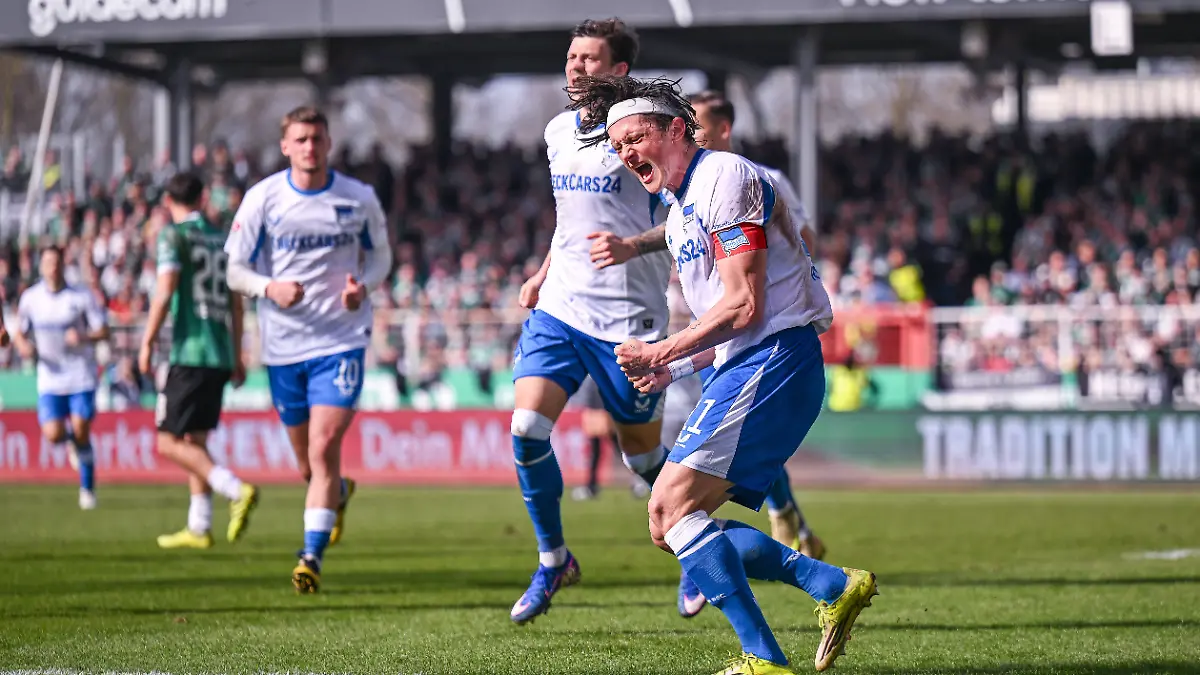 Jubelt Fabian Reese (vorne) wieder? Das Topspiel der 2. Bundesliga Hertha BSC gegen VfL Bochum seht ihr bei RTL live in TV und Stream