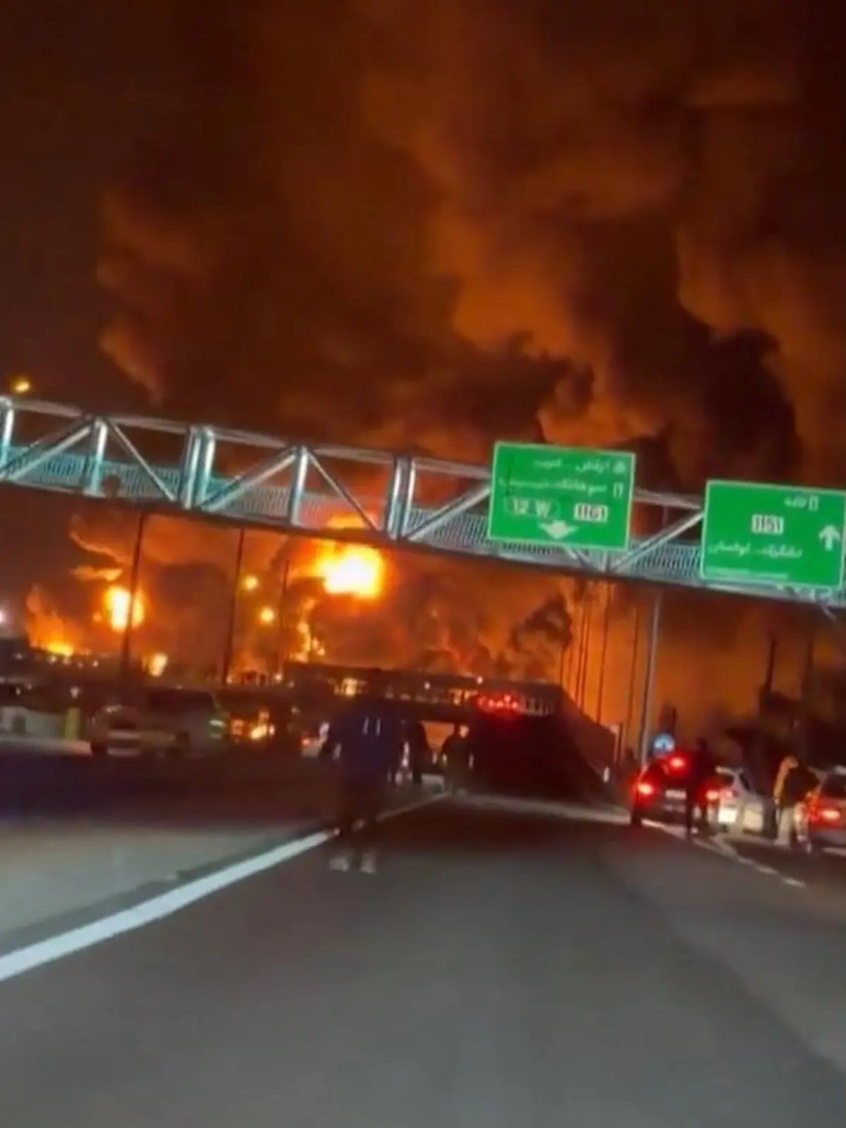 Bild zu: "Apokalyptische Szenen in Teheran! Flammenmeer überrollt iranische Hauptstadt"