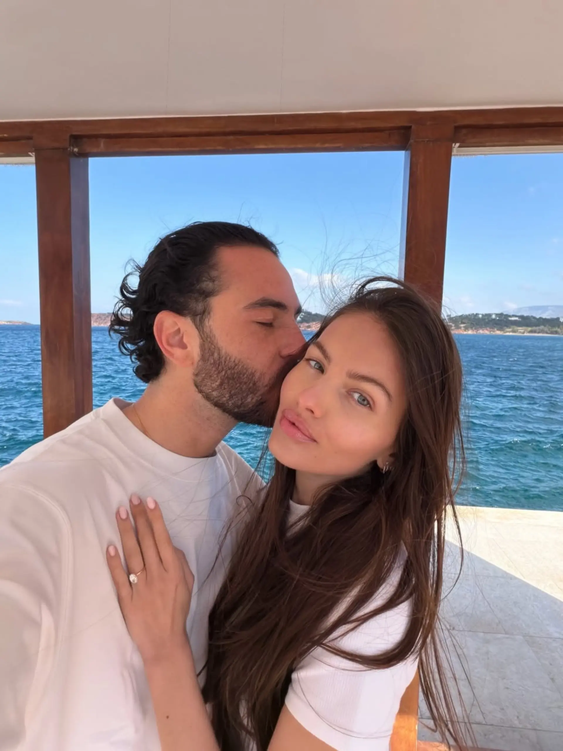 Thylane Blondeau, bekannt als „das schönste Mädchen der Welt”, hat ihre Verlobung bekannt gegeben.