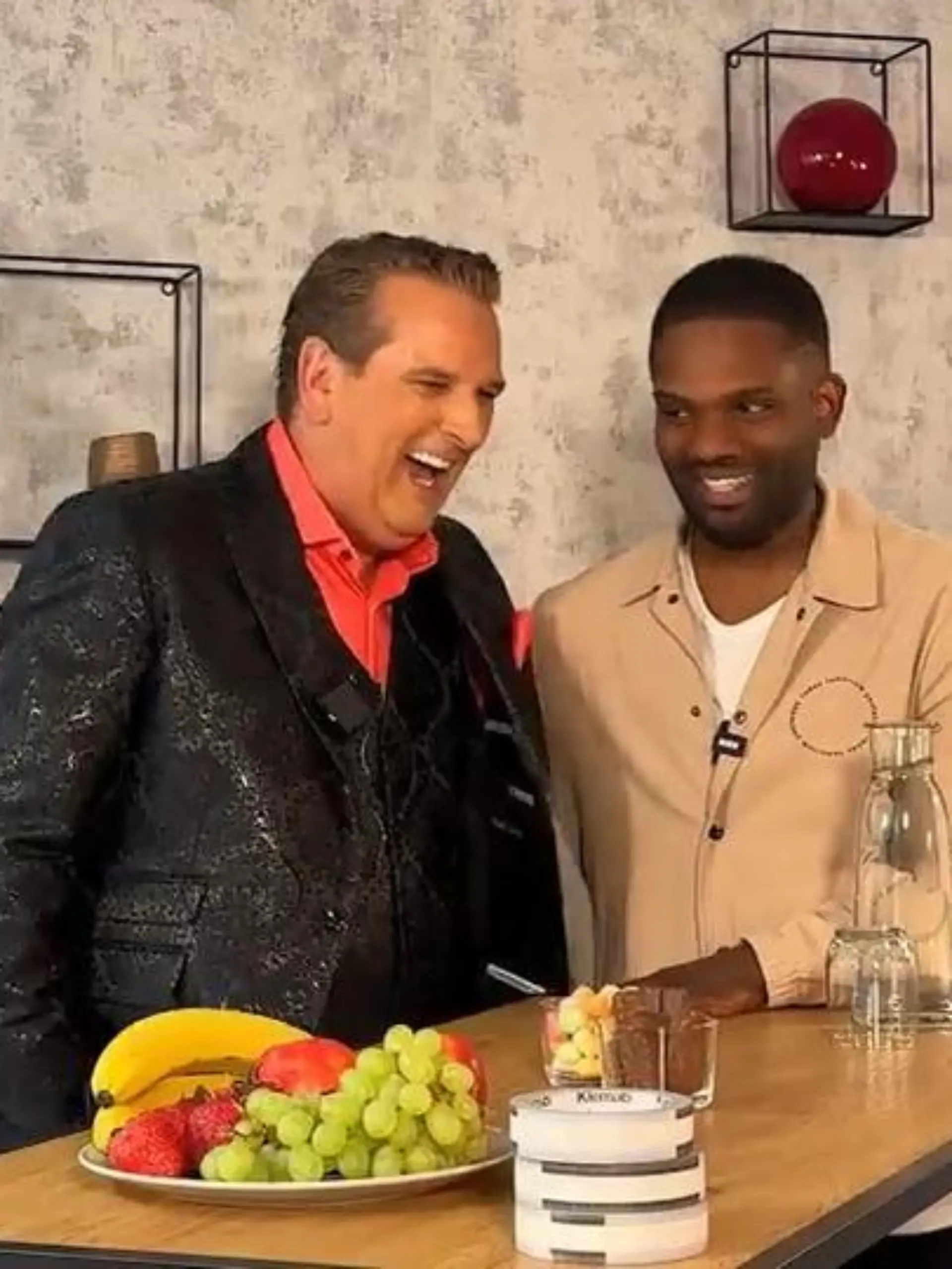 Bild zu: "Ralf und Vick kleben ab sofort zusammen"