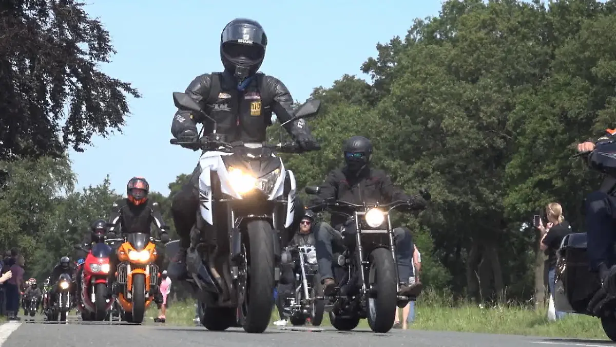 Sternfahrt für unheilbar kranken Kilian Zehntausende Biker unterwegs