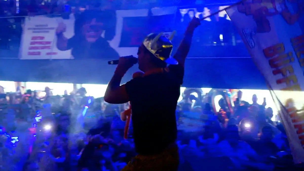 Ballermann Star Lorenz Büffel bei 20-jährigem Bühnenjubiläum in Köln Zu Tränen gerührt