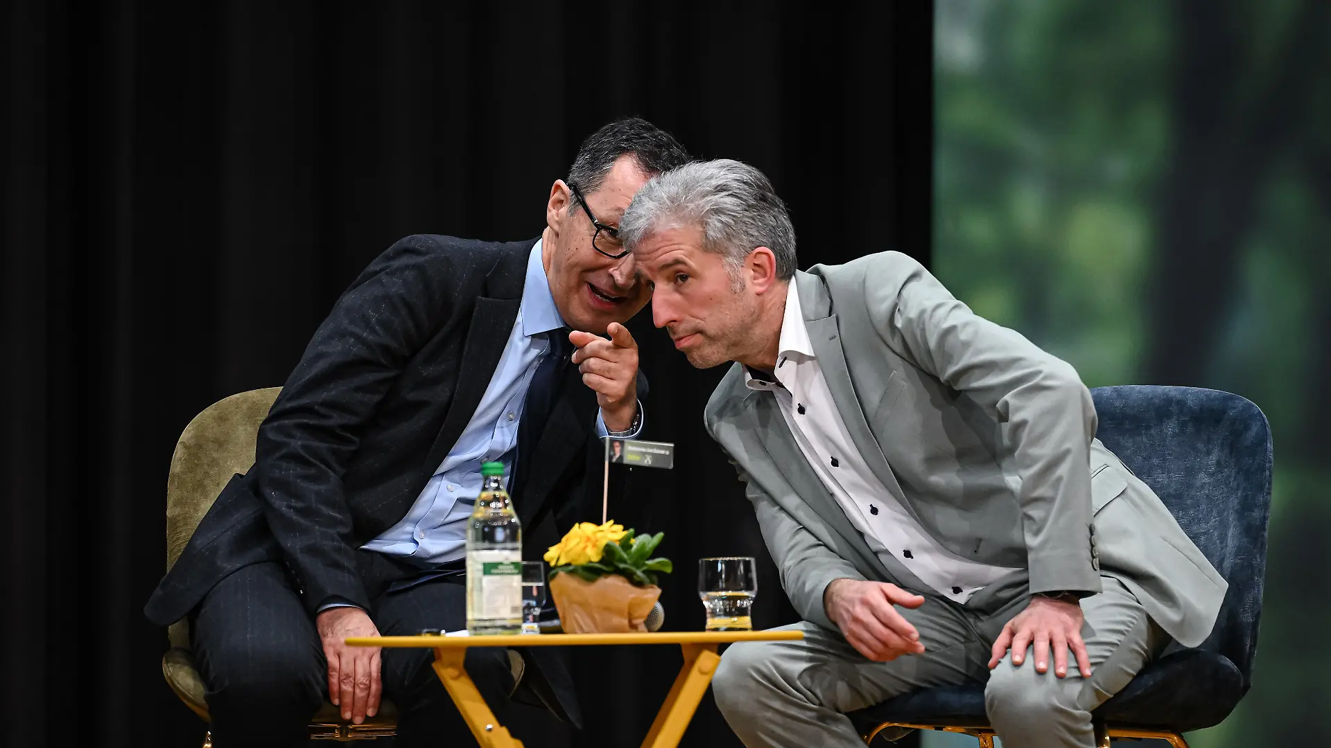 Ostrach (Landkreis Sigmaringen) 01.03.2026 Landtagswahl Baden - Wuerttemberg, Wahlkampf Buendnis 90 / Die Gruenen: Spitzenkandidat Cem Oezdemir (li) mit Tuebingens Oberbuergermeister Boris Palmer FOTO: Pressefoto ULMER / Markus Ulmer xxNOxMODELxRELEASExx