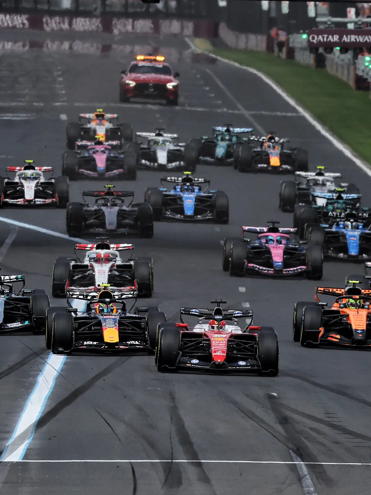 Wer setzt sich in der neuen Formel-1-Saison an die Spitze? Alle Infos zu TV-Übertragung und Live-Stream des China-GPs 2026 gibt’s hier.