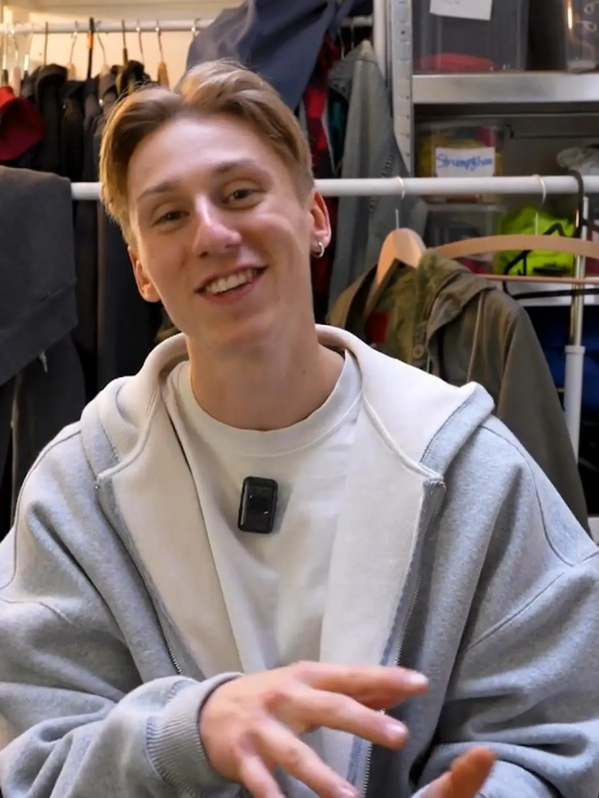 Bild zu: "Backstage beim Musikvideodreh: AWZ-Star Leif Lunburg zeigt seine musikalische Seite"