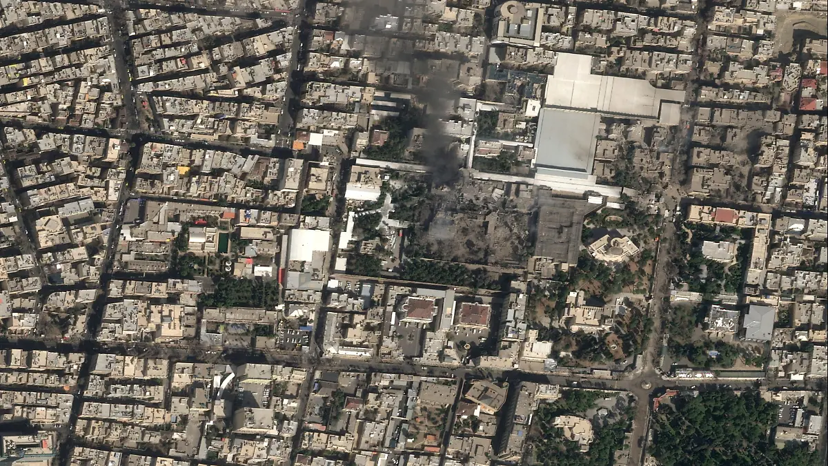A satellite image shows black smoke rising and heavy damage at Iranian Supreme Leader Ayatollah Ali Khamenei's compound, following strikes by the United States and Israel against Iran, in Tehran, Iran February 28, 2026. Pleiades Neo (c) Airbus DS 2026/Handout via REUTERS    THIS IMAGE HAS BEEN SUPPLIED BY A THIRD PARTY NO RESALES. NO ARCHIVES MANDATORY CREDIT