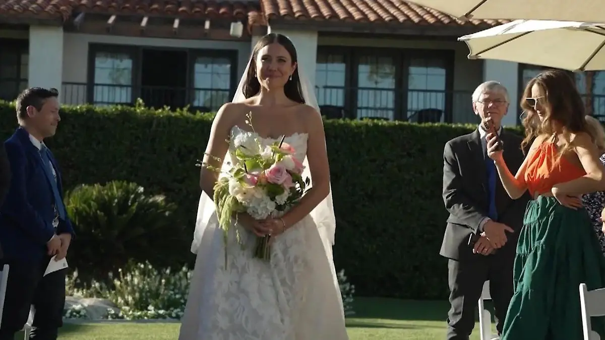 Um totem Vater nah zu sein! Braut zieht DIESE Schuhe zur Hochzeit an So führt er sie trotzdem zum Altar