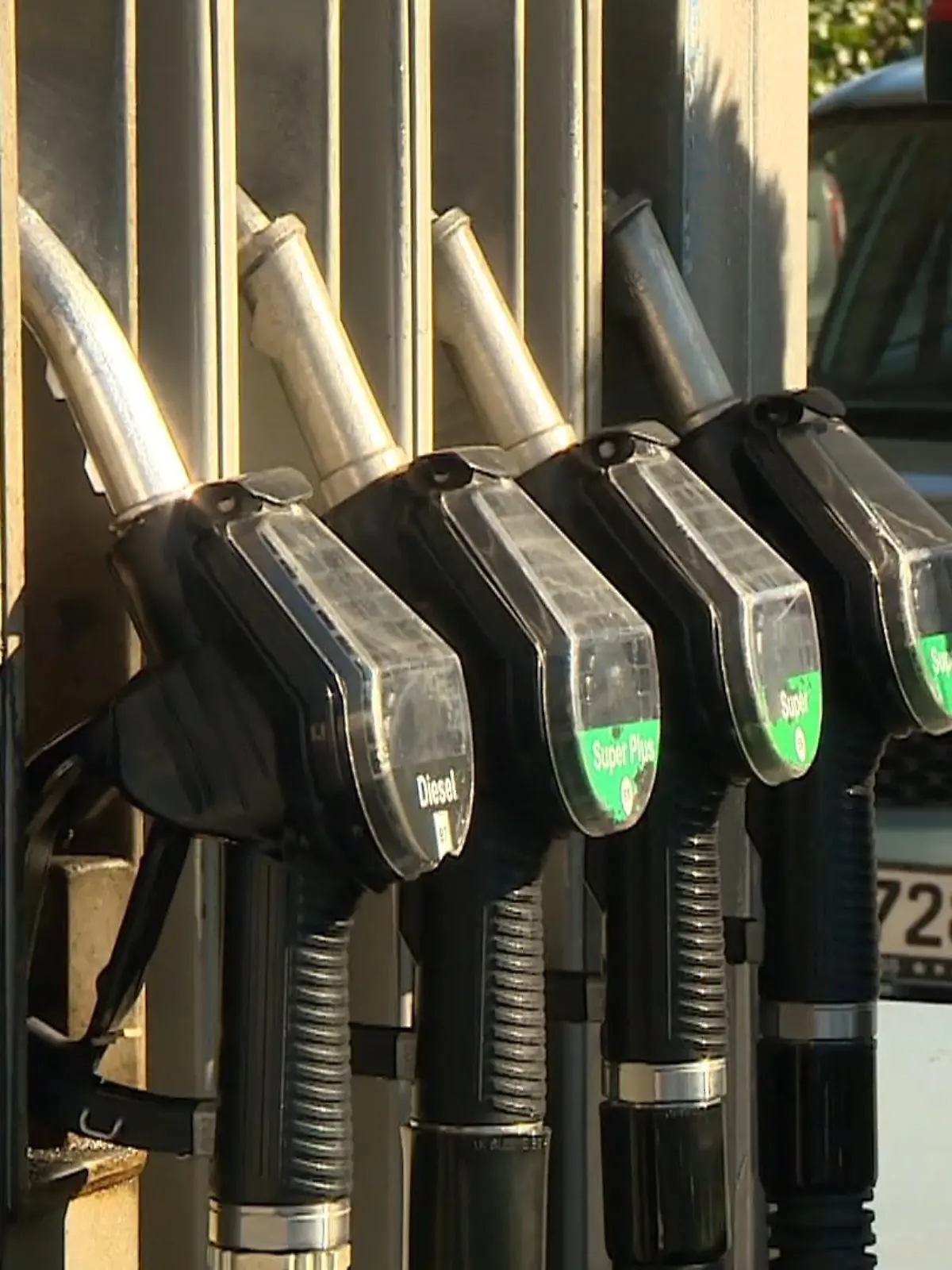 Bild zu: "Tanken wird zum Luxus"