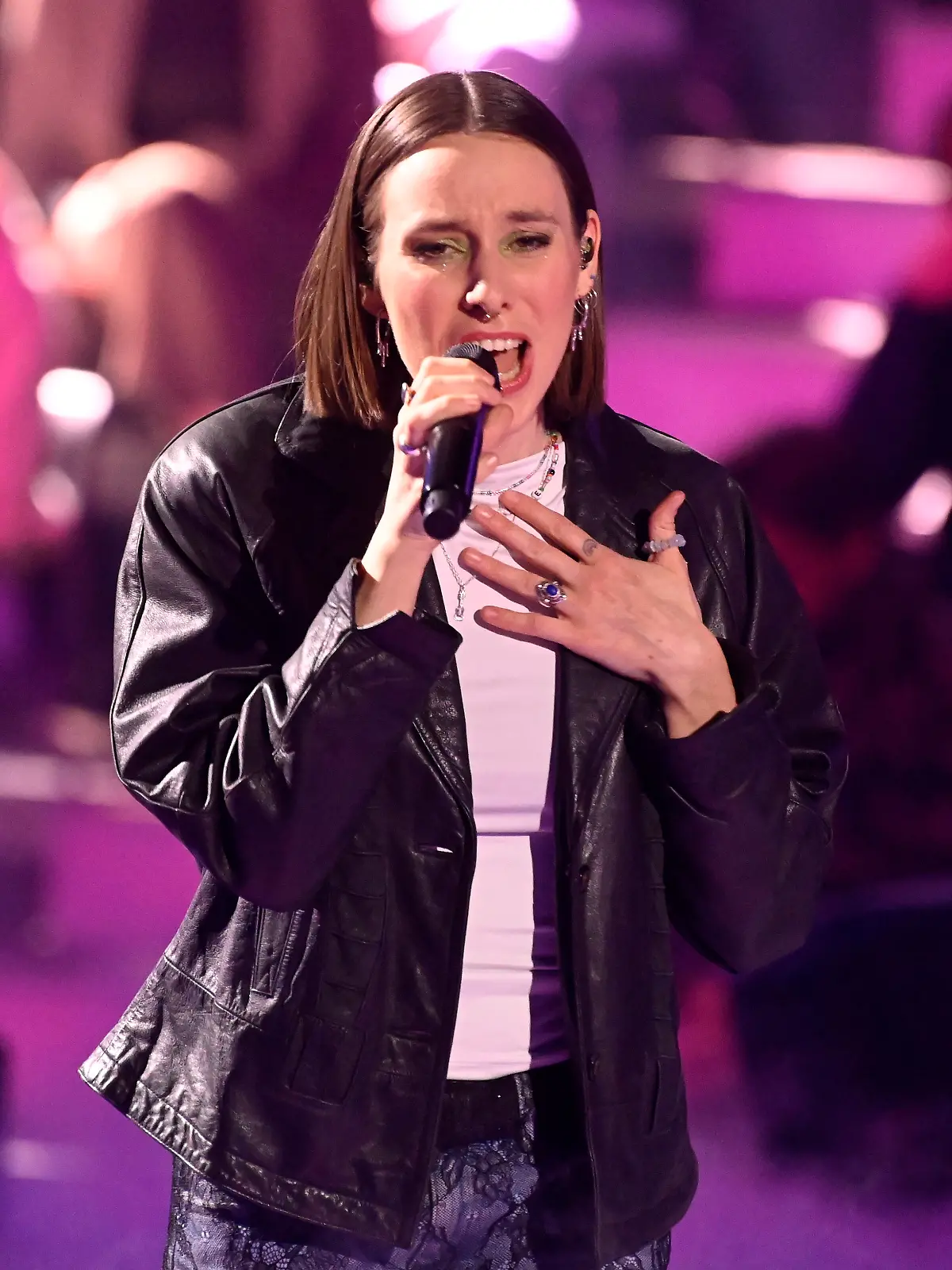 Malou Lovis möchte auch mit ihren Songs Sichtbarkeit für queere Menschen schaffen