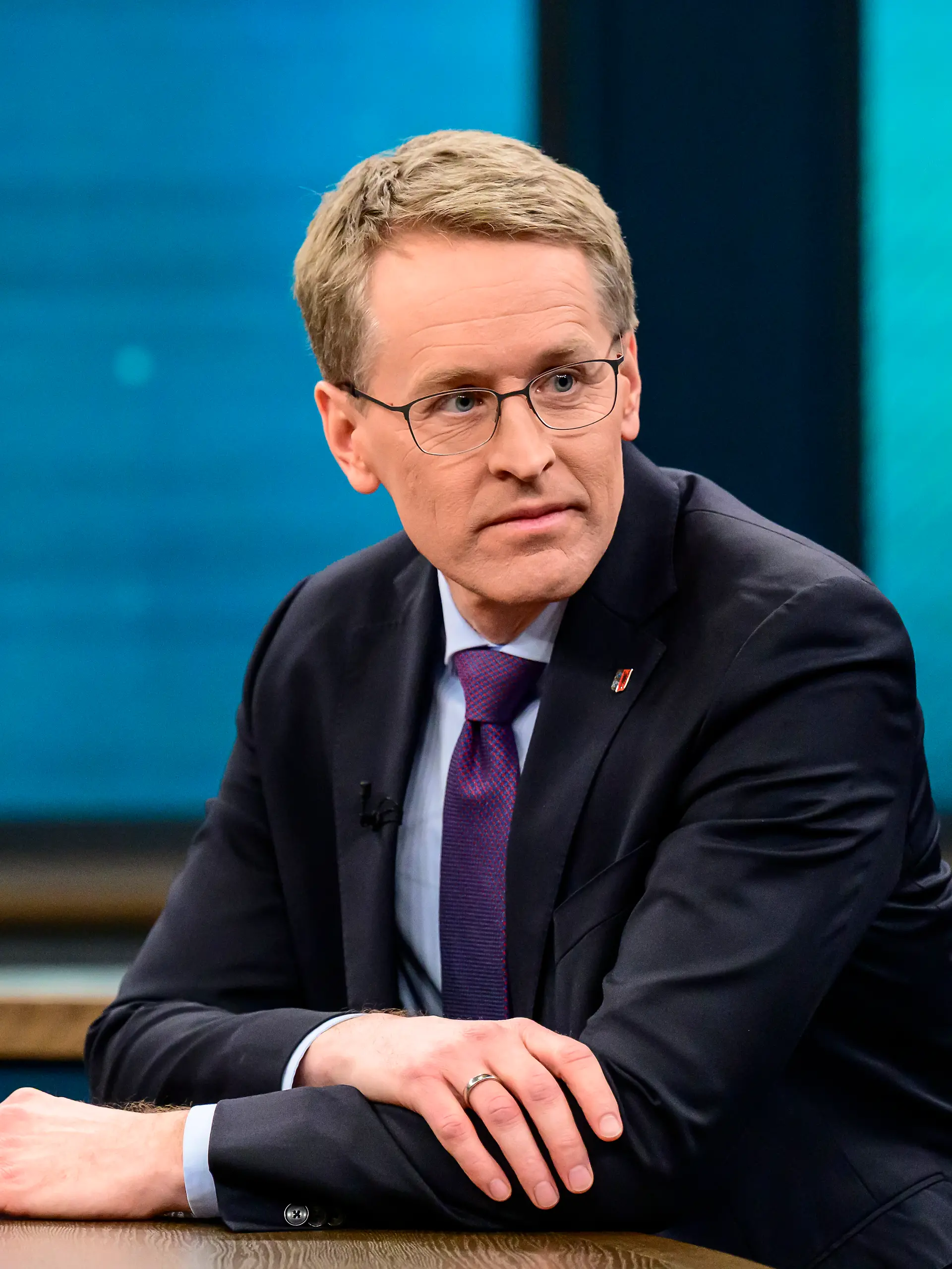 Bild zu: "Günther sieht Deutschland ohne Social-Media-Verbot am „Abgrund”!"