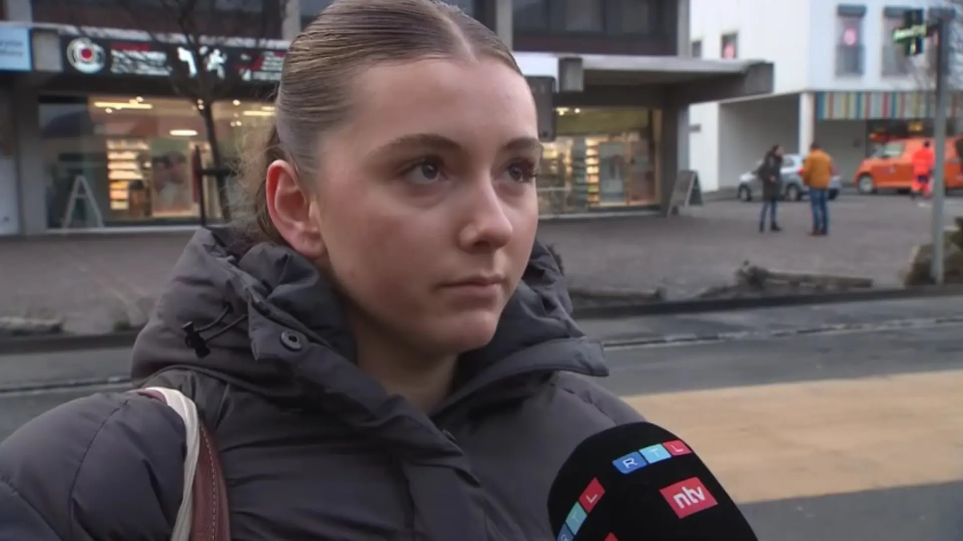 Anisha Rothen kam nach dem Busbrand in Kerzers (Schweiz) an der Stelle vorbei.