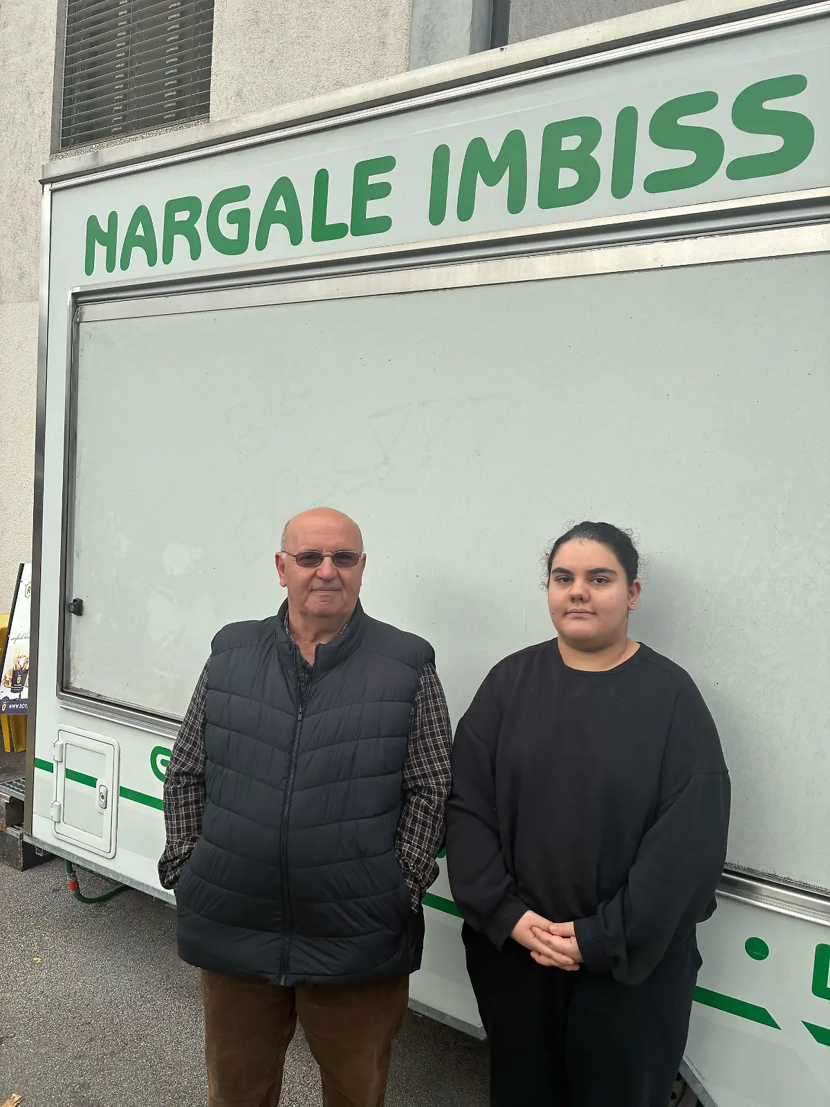 Zeyenel Teke war einer der ersten Helfer vor Ort. Gemeinsam mit Tochter Selin berichtet er über den Schockmoment. 