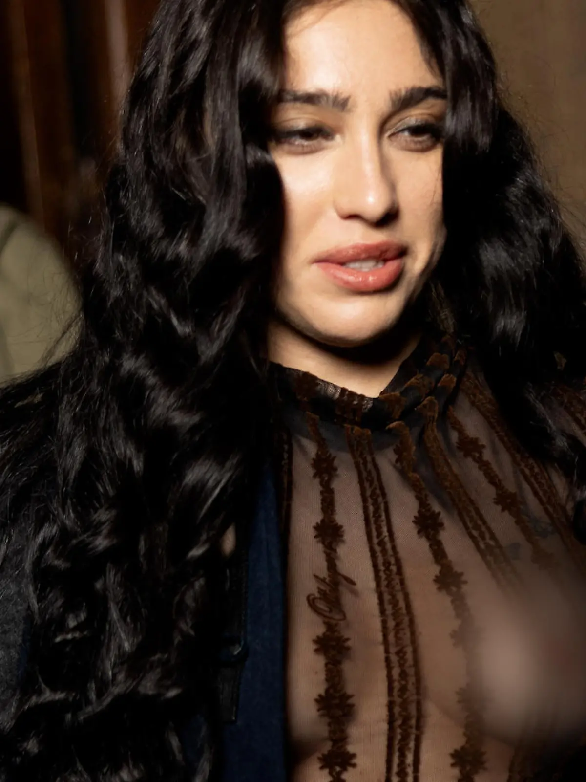 Bild zu: "Lourdes Leon bietet auf Pariser Fashion Week heiße Einblicke"