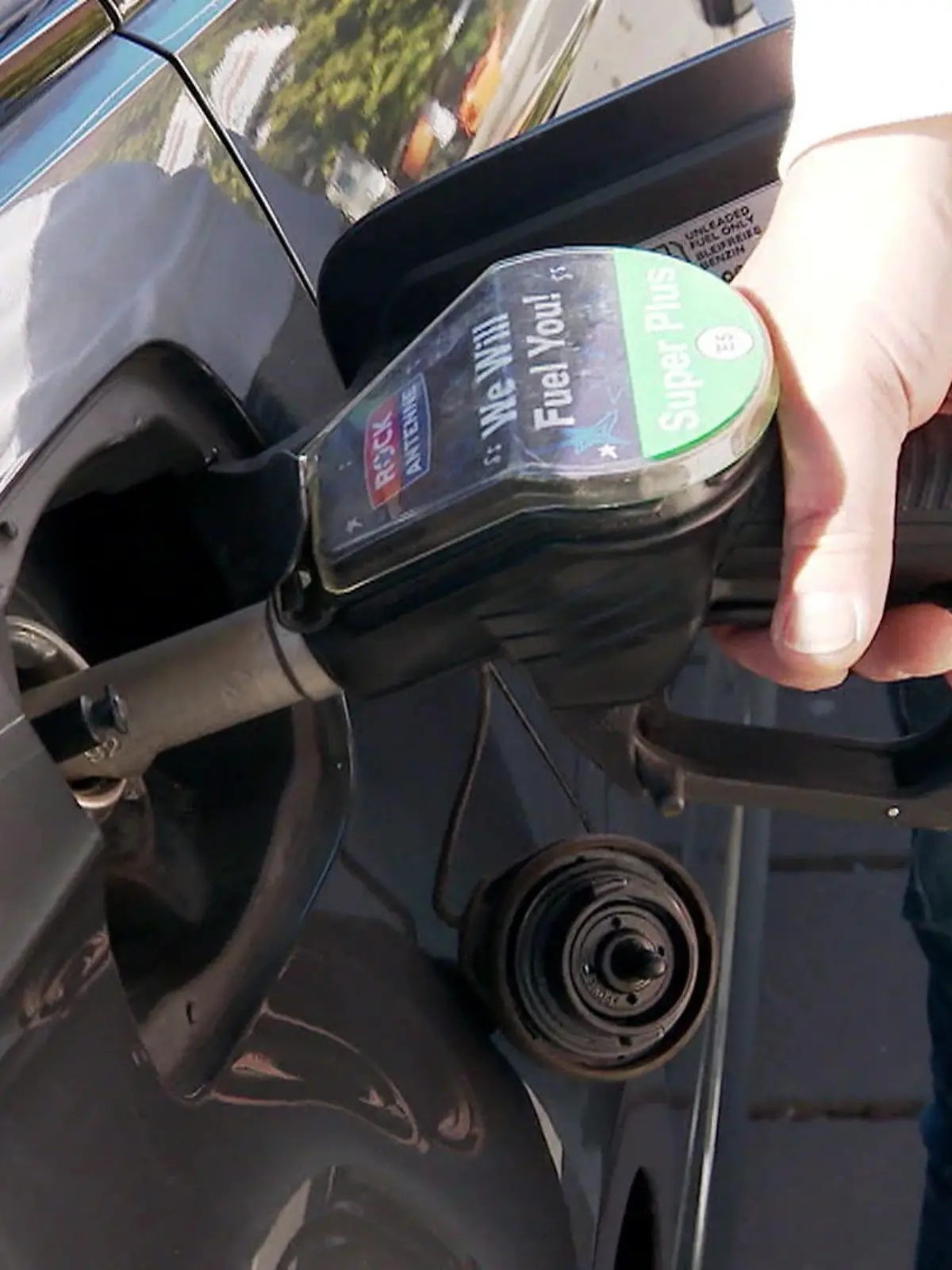 Bild zu: "Horrende Spritpreise! Wie man jetzt beim Tanken sparen kann"