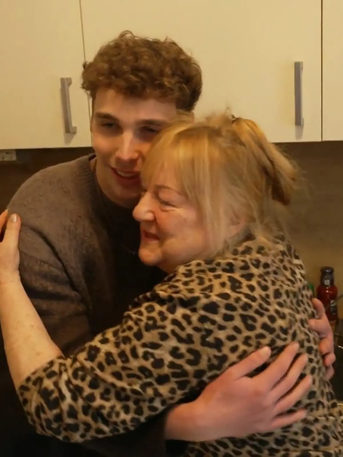 Bild zu: "Mehr als eine Million Fans! Oma Ursula ist Granfluencerin"