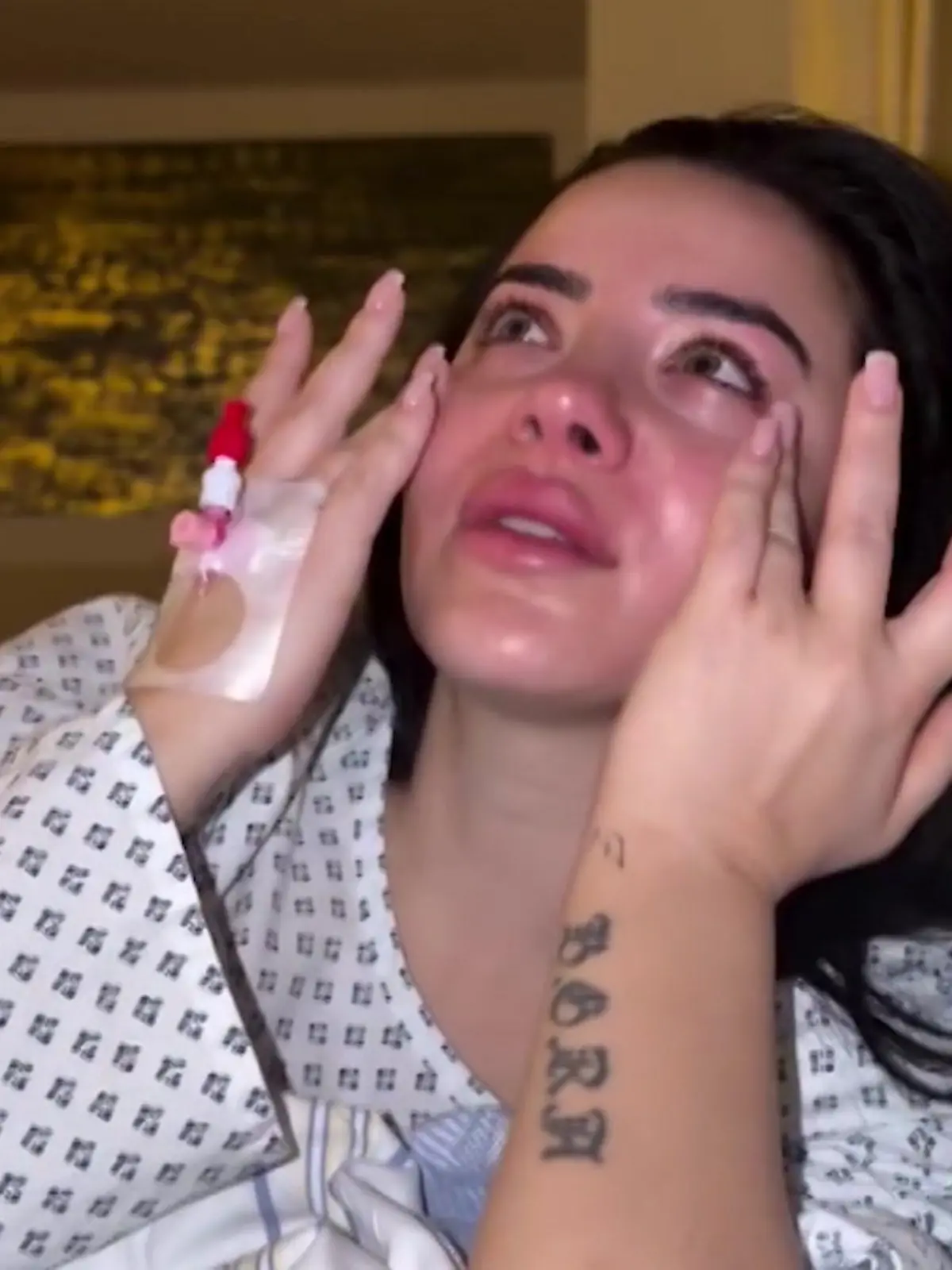 Bild zu: "Leyla Heiter nach OP-Schock: „Was ist mit meinem Körper los?“"